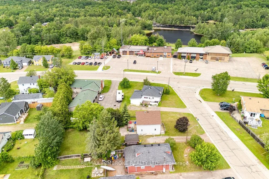 Photo 27 of 1 Violet Street, Petawawa, Petawawa — HOMEH