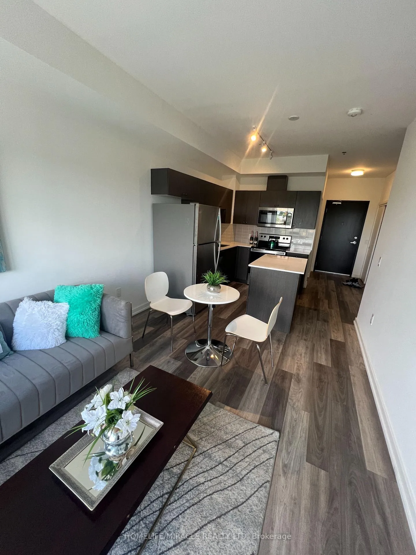 Photo 3 of Unit 409, 430 Essa Road, Barrie, Holly — HOMEH