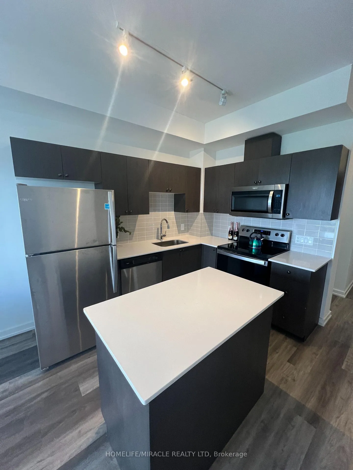 Photo 4 of Unit 409, 430 Essa Road, Barrie, Holly — HOMEH