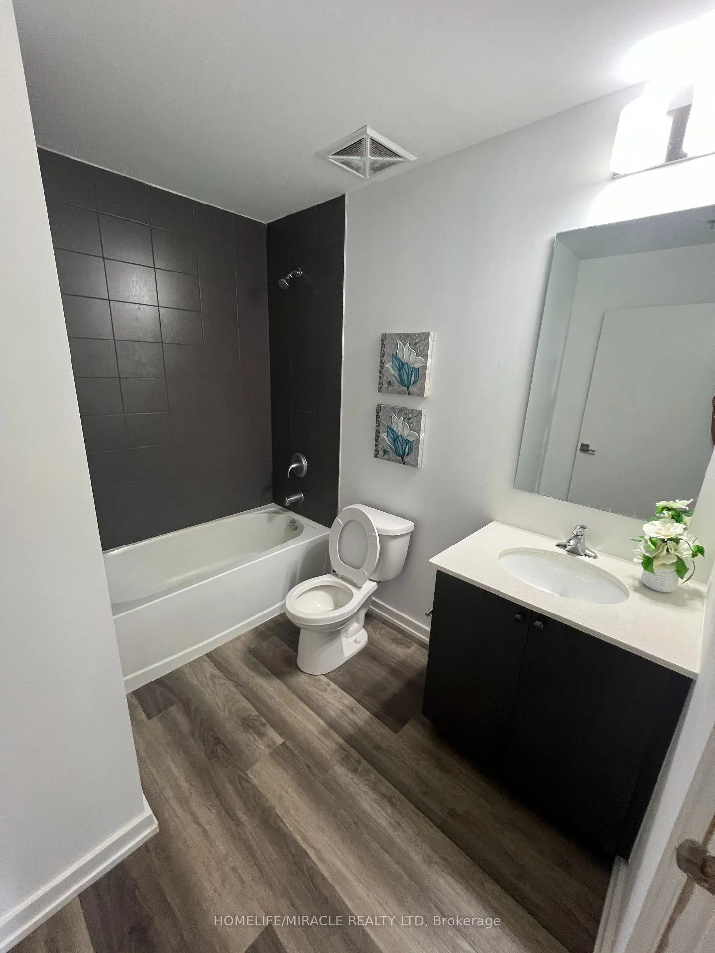 Photo 15 of Unit 409, 430 Essa Road, Barrie, Holly — HOMEH