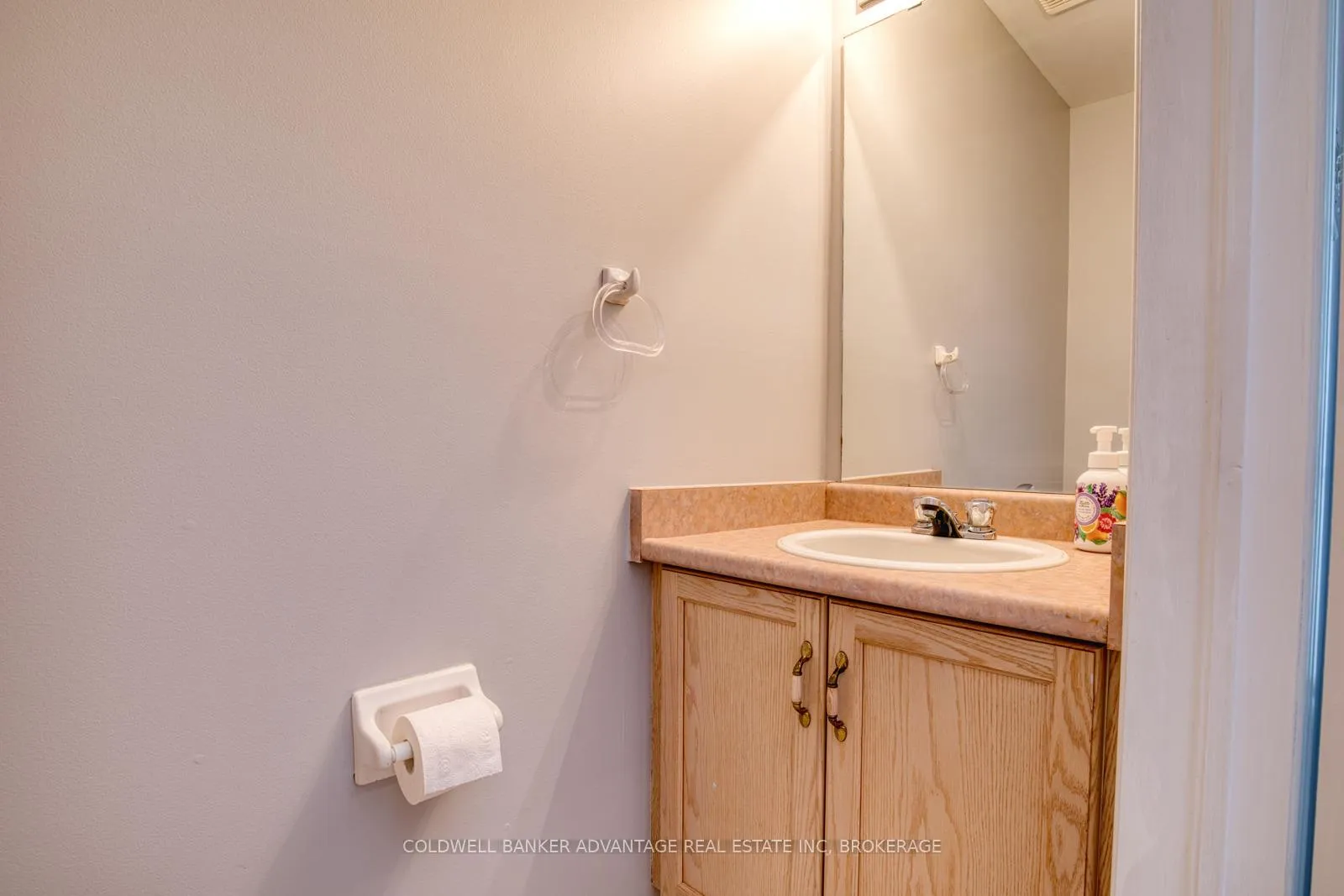 Photo 5 of Unit 2, 800 Paramount Drive, Hamilton, Stoney Creek Mountain — HOMEH