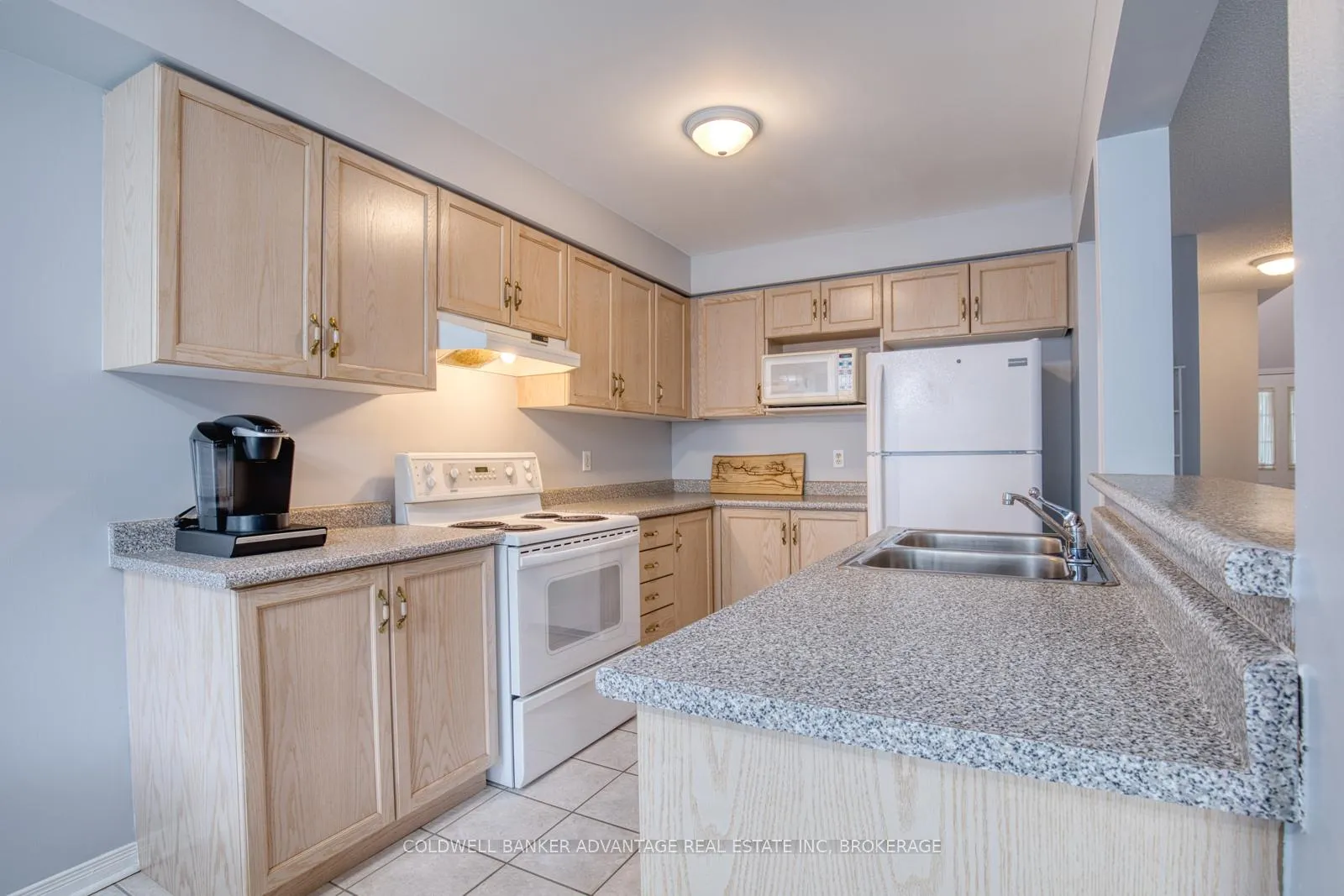 Photo 10 of Unit 2, 800 Paramount Drive, Hamilton, Stoney Creek Mountain — HOMEH