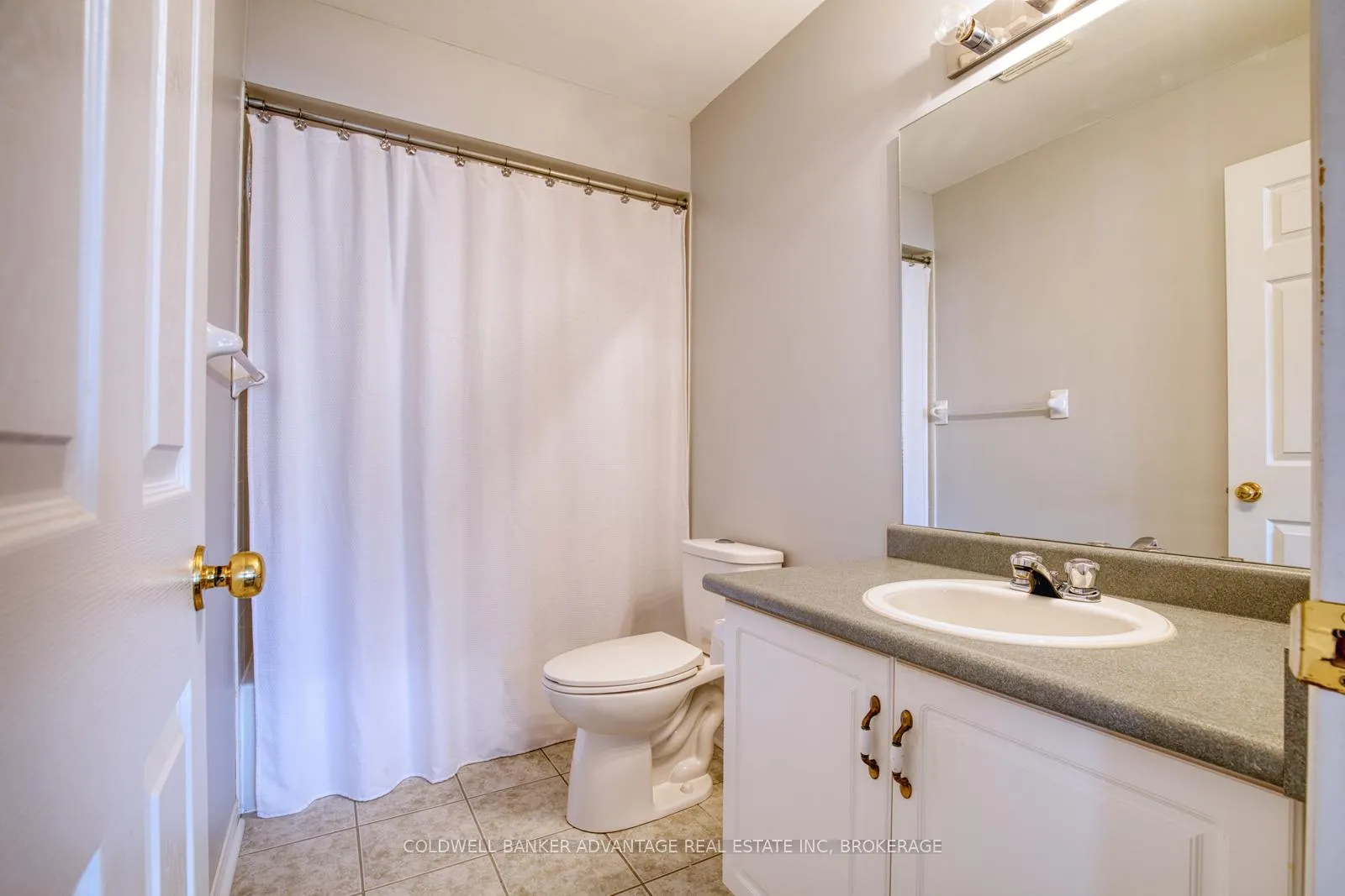 Photo 18 of Unit 2, 800 Paramount Drive, Hamilton, Stoney Creek Mountain — HOMEH