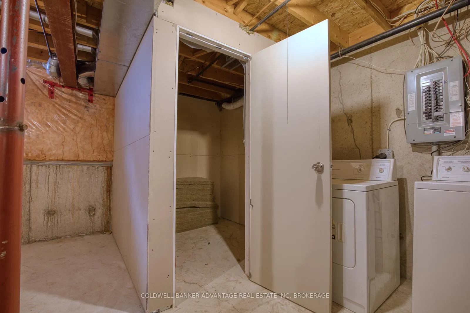Photo 26 of Unit 2, 800 Paramount Drive, Hamilton, Stoney Creek Mountain — HOMEH