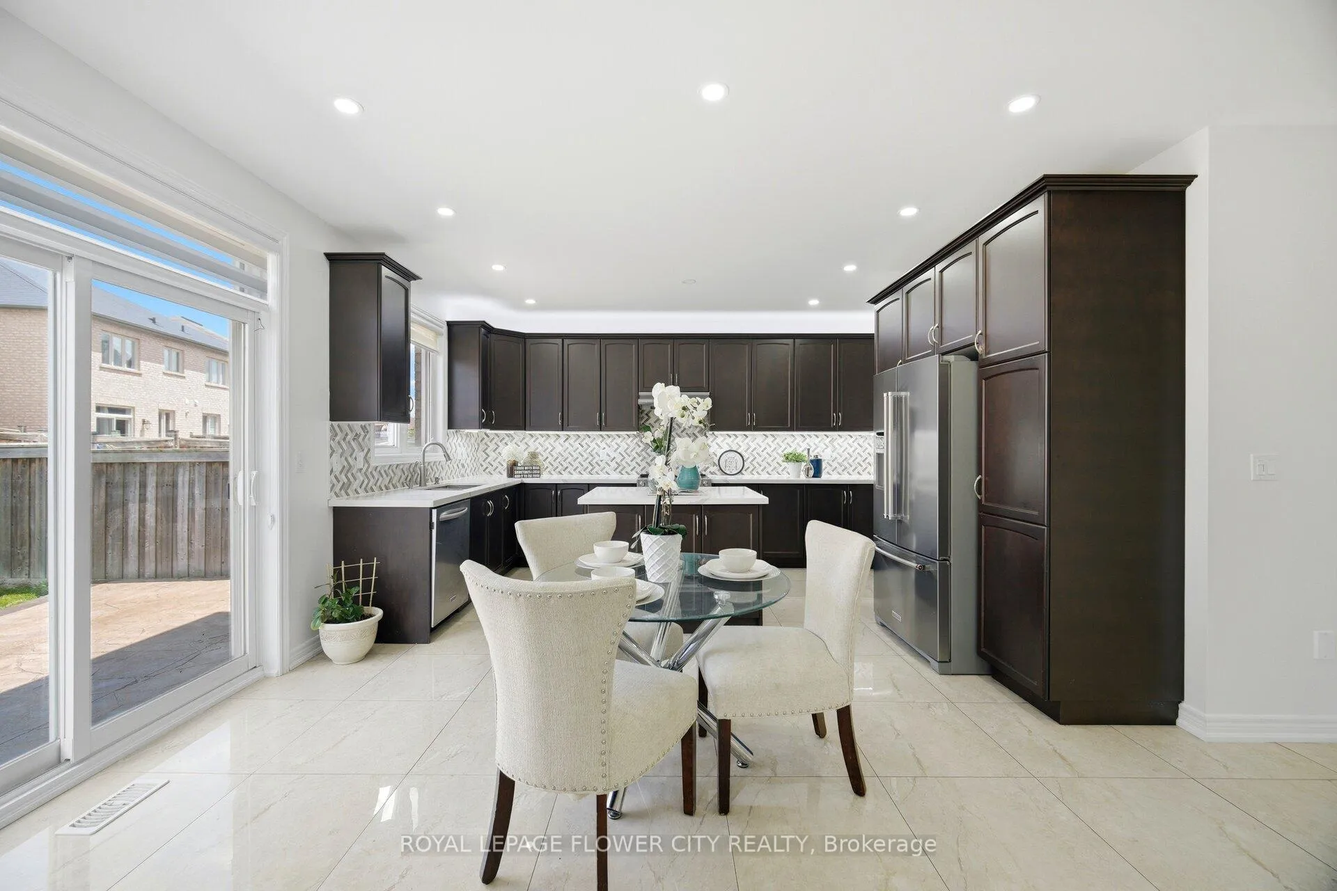 Photo 7 of 150 Bellchase Trail, Brampton, Bram East — HOMEH