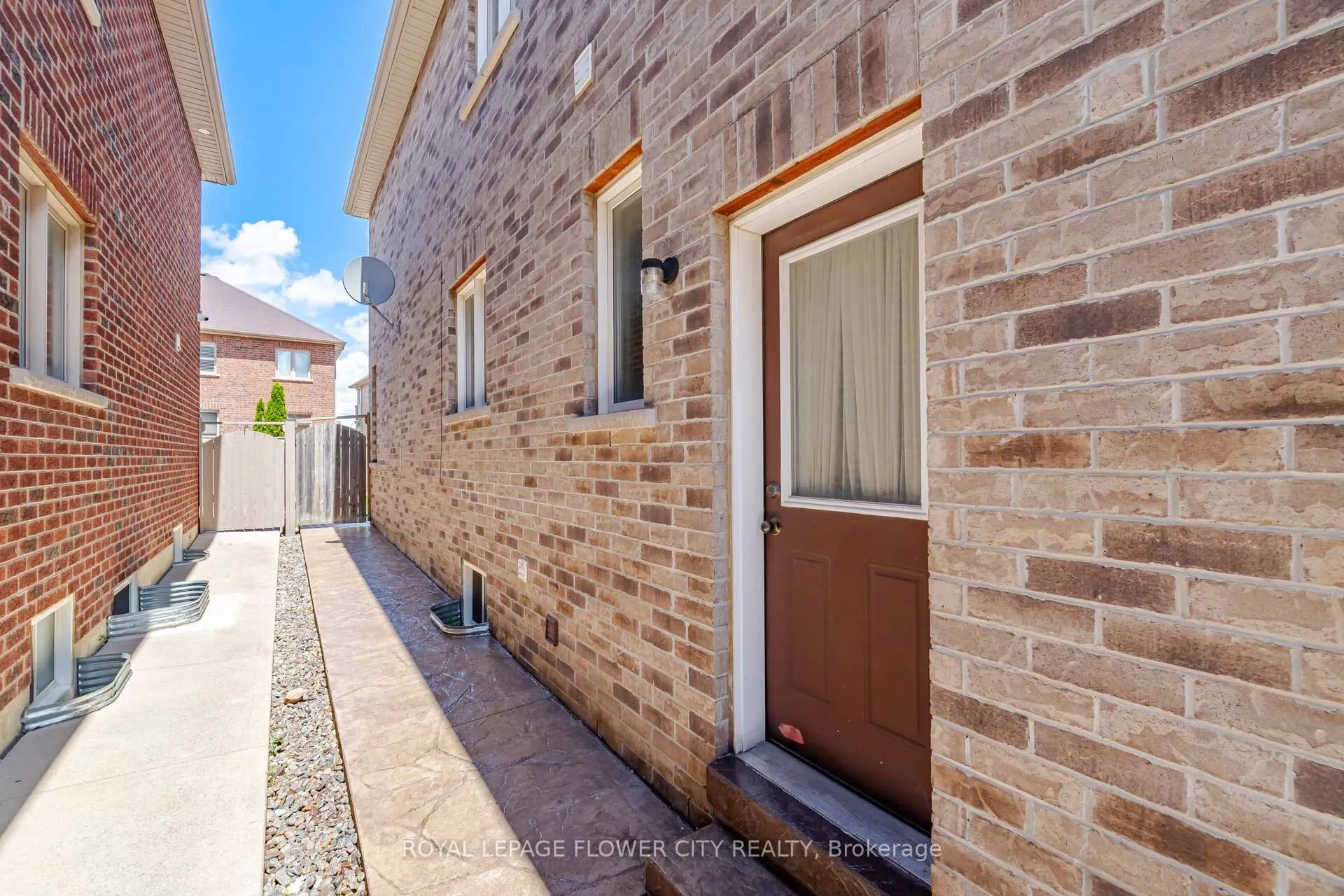 Photo 35 of 150 Bellchase Trail, Brampton, Bram East — HOMEH