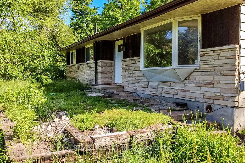 Photo 5 of 11553 County Road 27, Springwater, Midhurst — HOMEH
