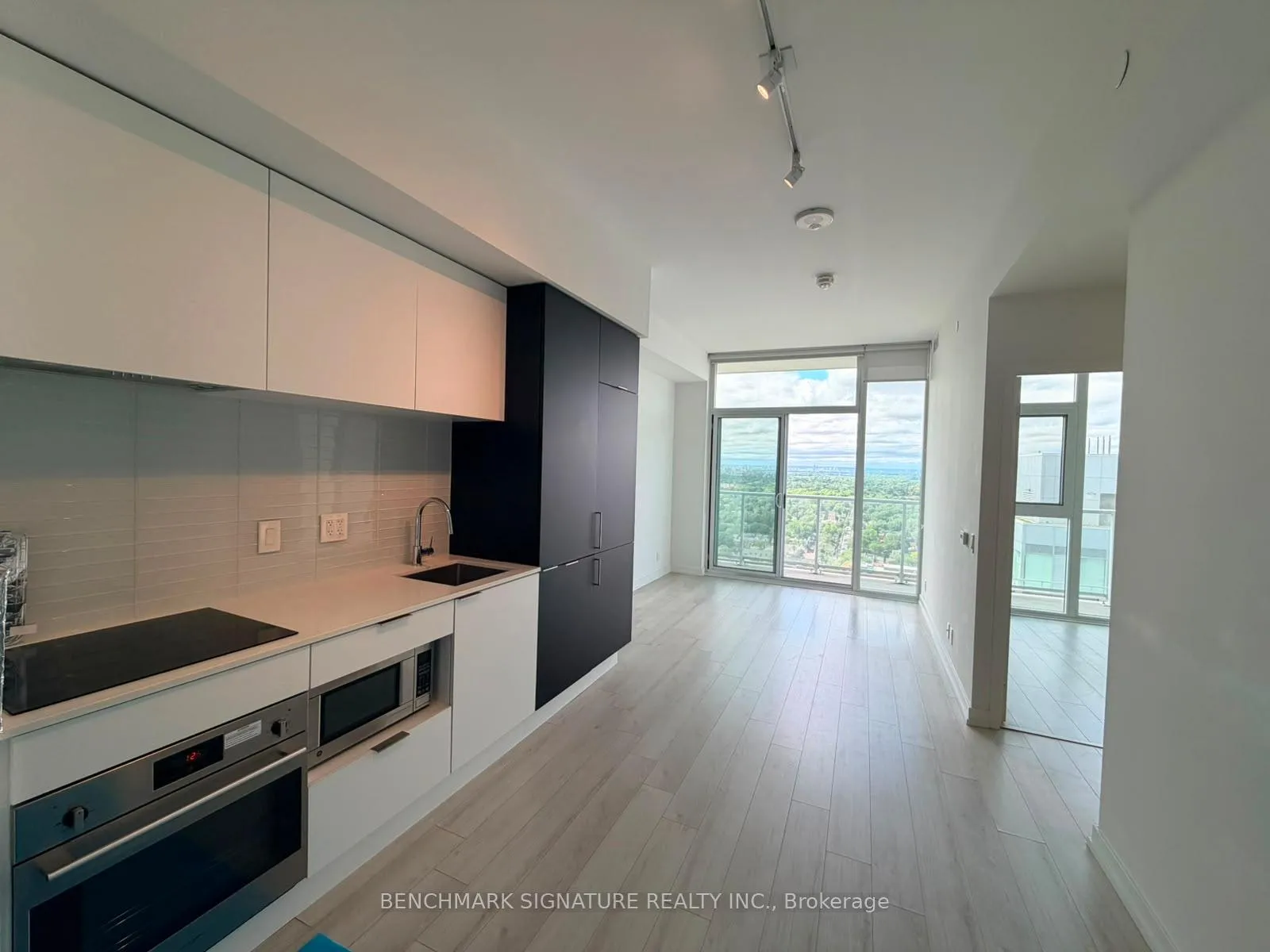 Photo 2 of Unit 2613, 33 Helendale Avenue, Toronto, Yonge-Eglinton — HOMEH