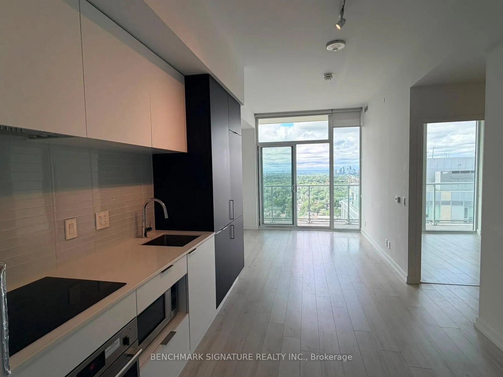 Photo 4 of Unit 2613, 33 Helendale Avenue, Toronto, Yonge-Eglinton — HOMEH