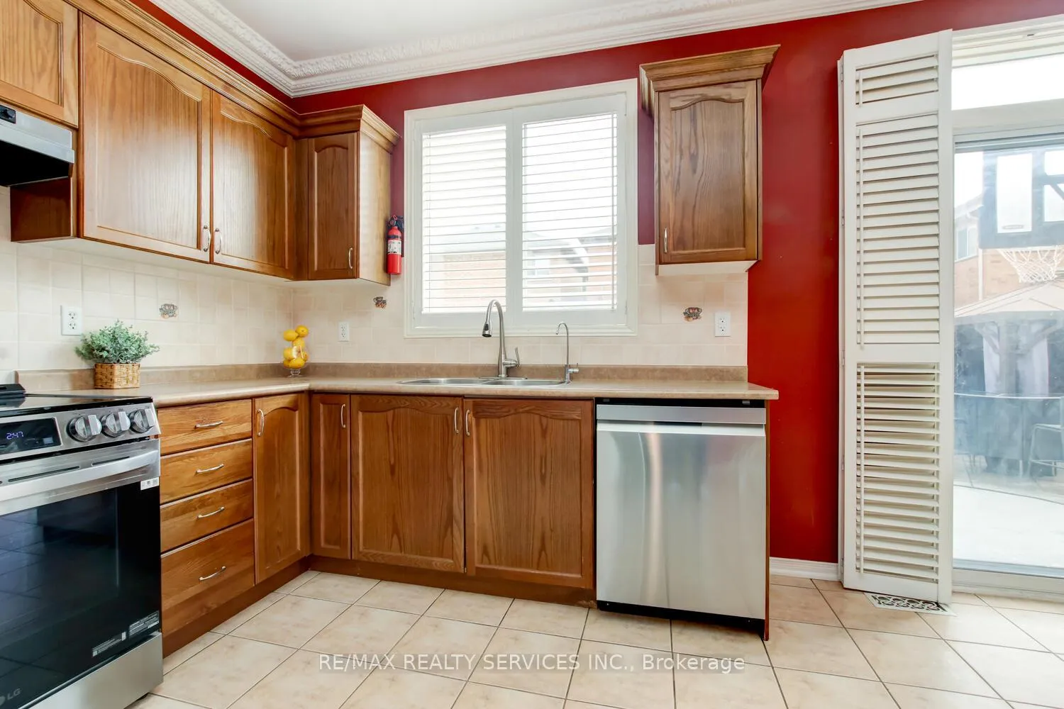 Photo 13 of 47 Cape Dorset Crescent, Brampton, Sandringham-Wellington — HOMEH