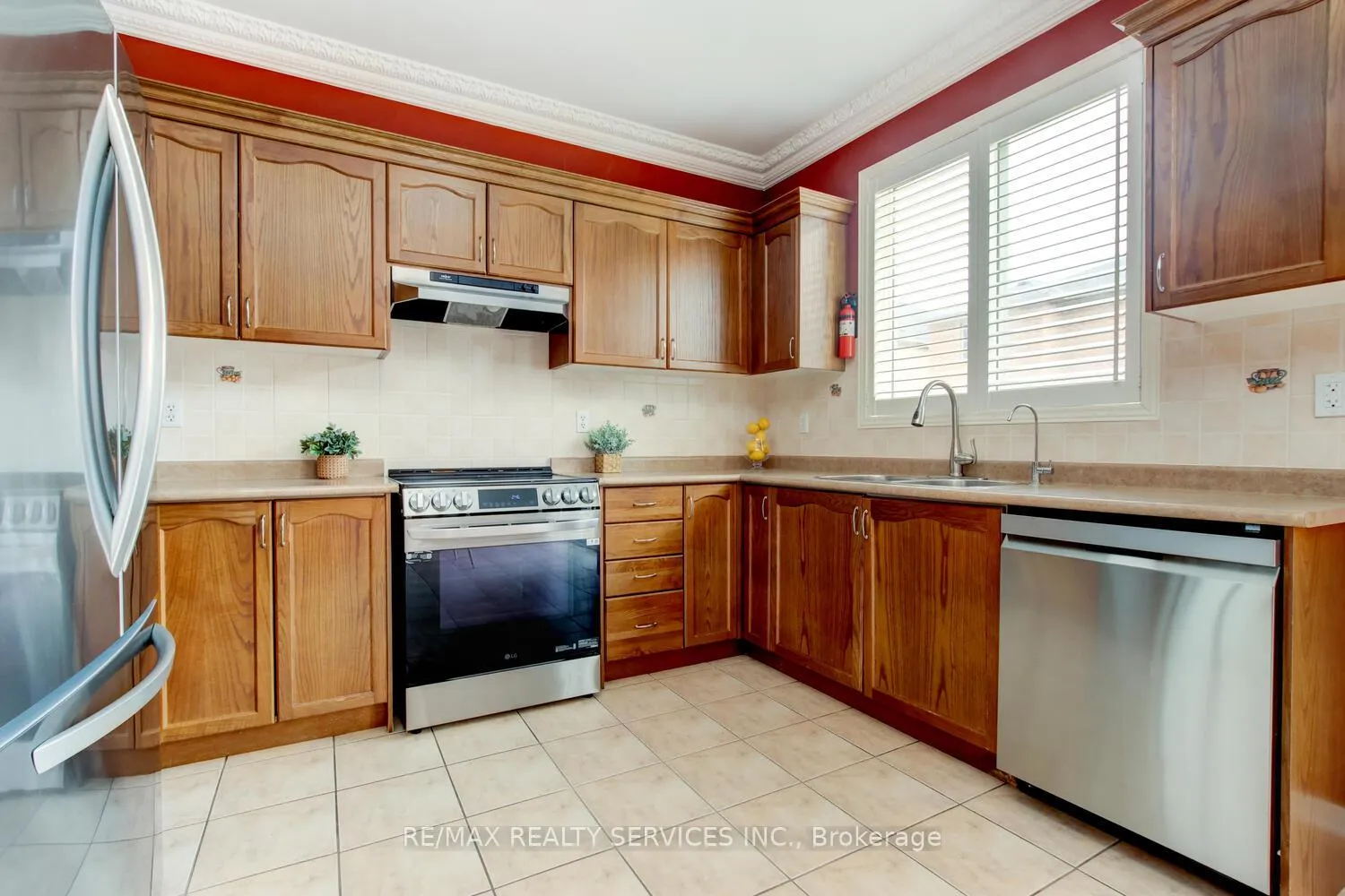 Photo 14 of 47 Cape Dorset Crescent, Brampton, Sandringham-Wellington — HOMEH