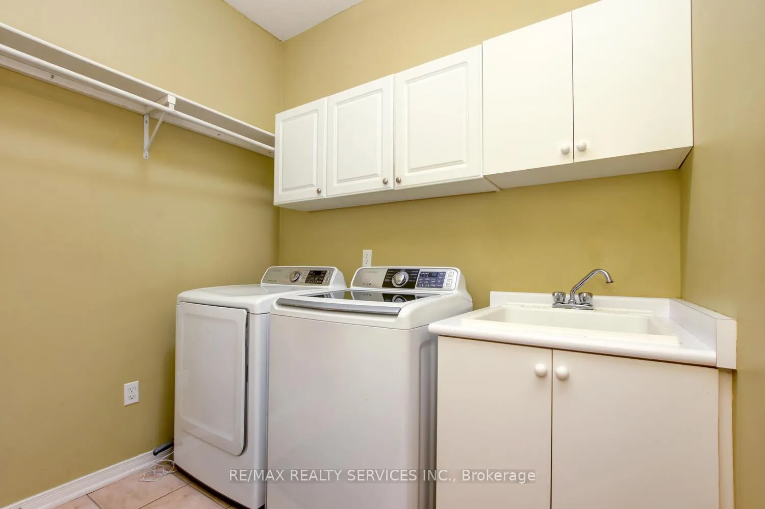 Photo 21 of 47 Cape Dorset Crescent, Brampton, Sandringham-Wellington — HOMEH