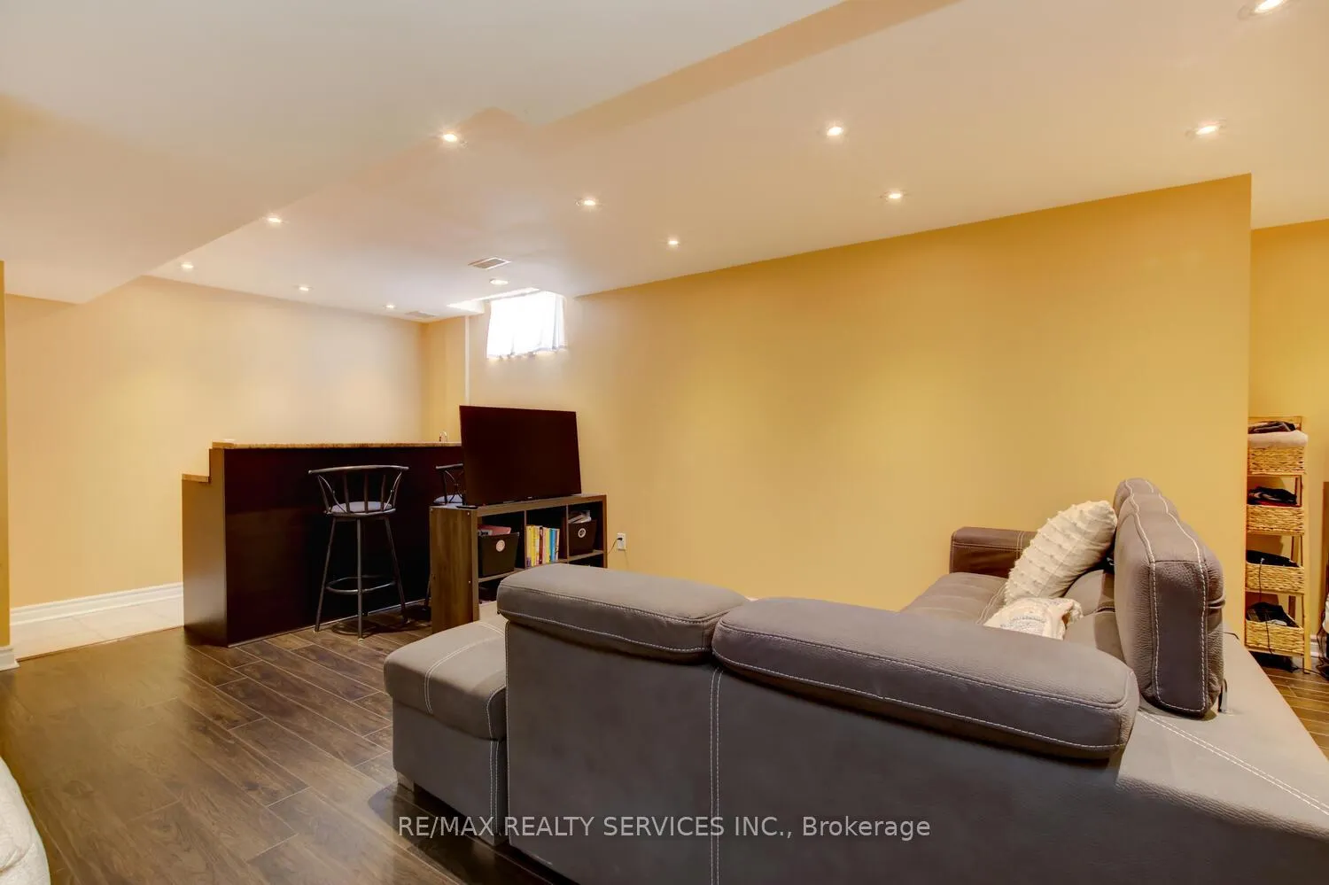 Photo 35 of 47 Cape Dorset Crescent, Brampton, Sandringham-Wellington — HOMEH