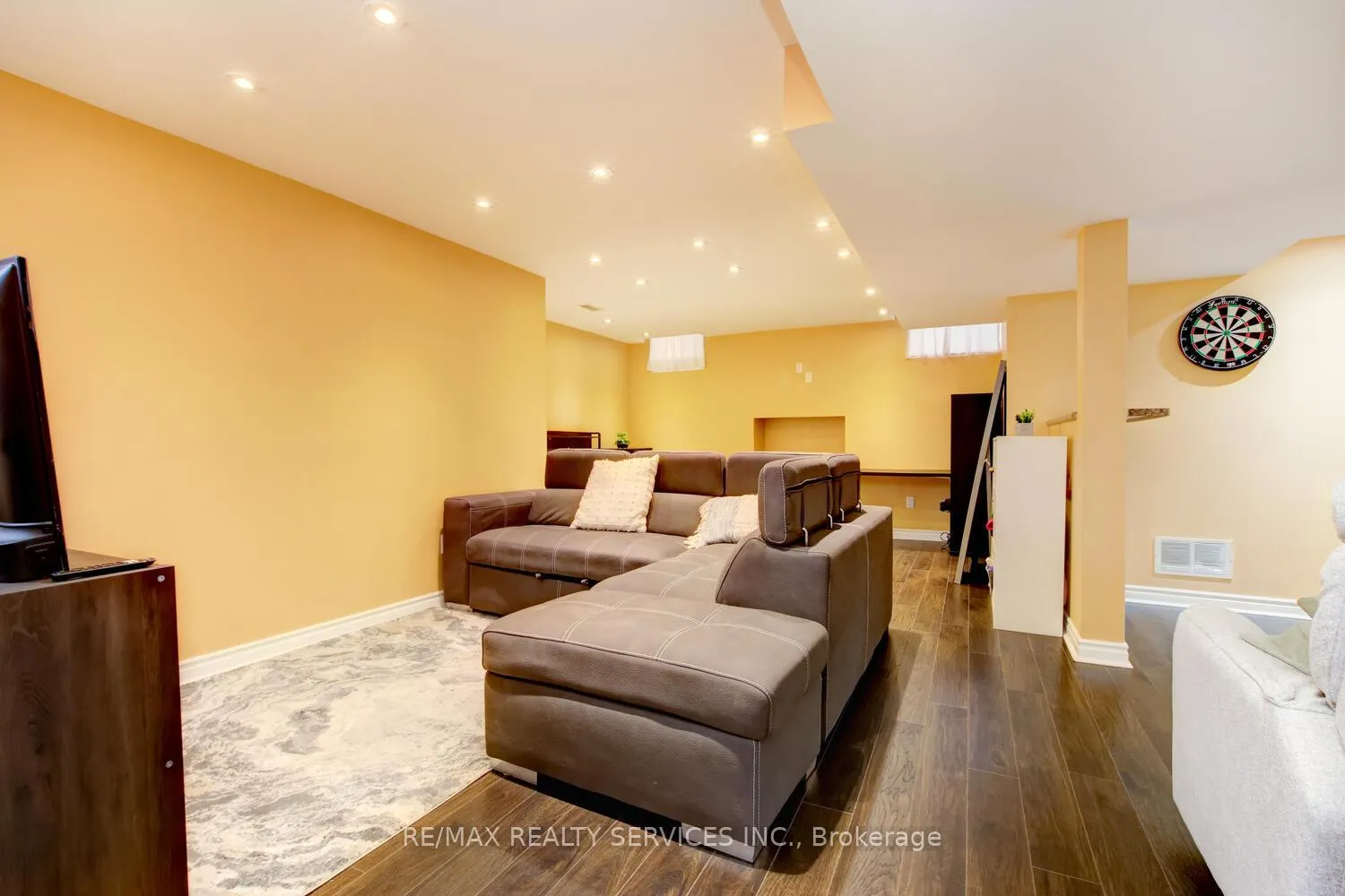 Photo 39 of 47 Cape Dorset Crescent, Brampton, Sandringham-Wellington — HOMEH