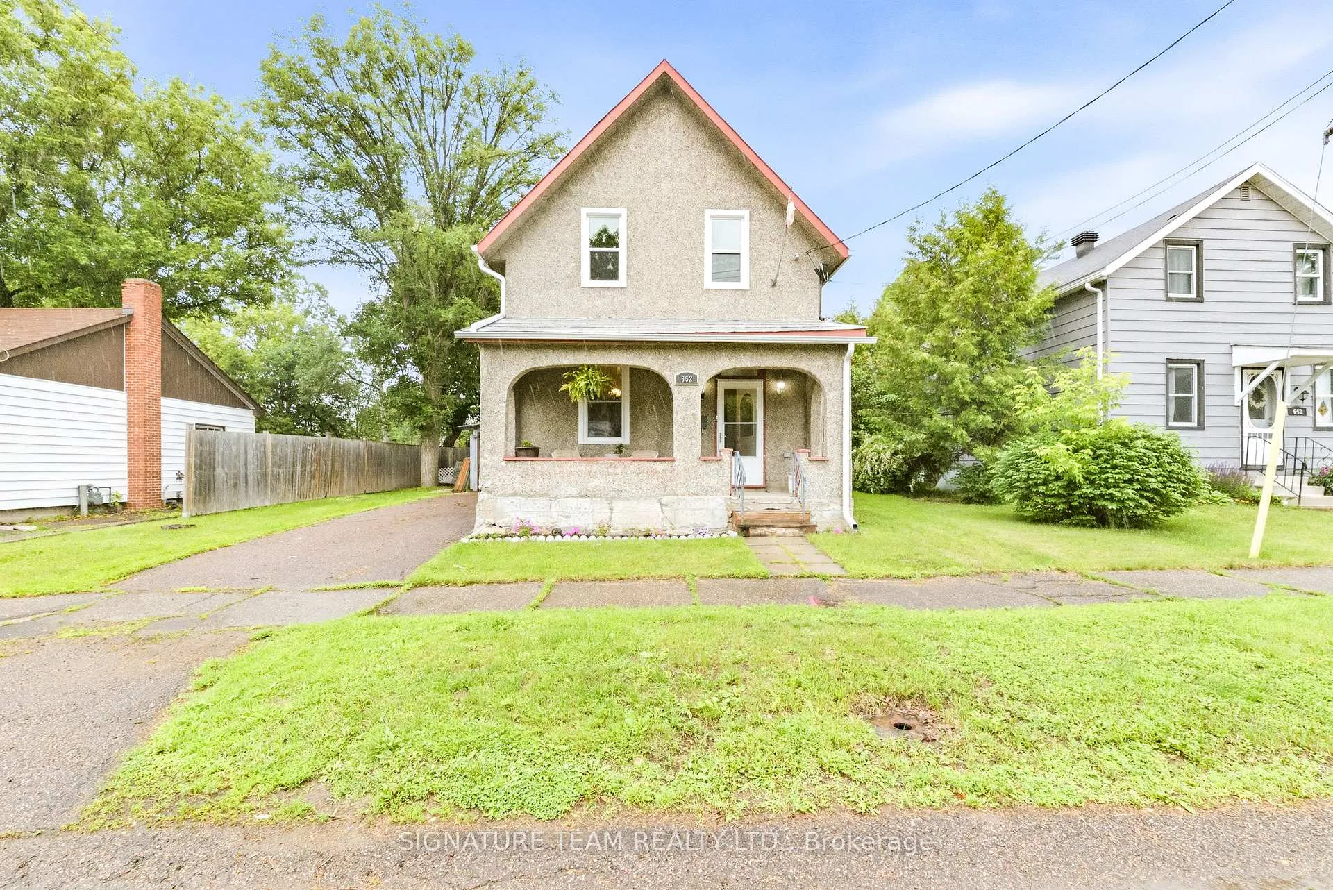 Photo 2 of 652 Moffat Street, Pembroke, Pembroke — HOMEH