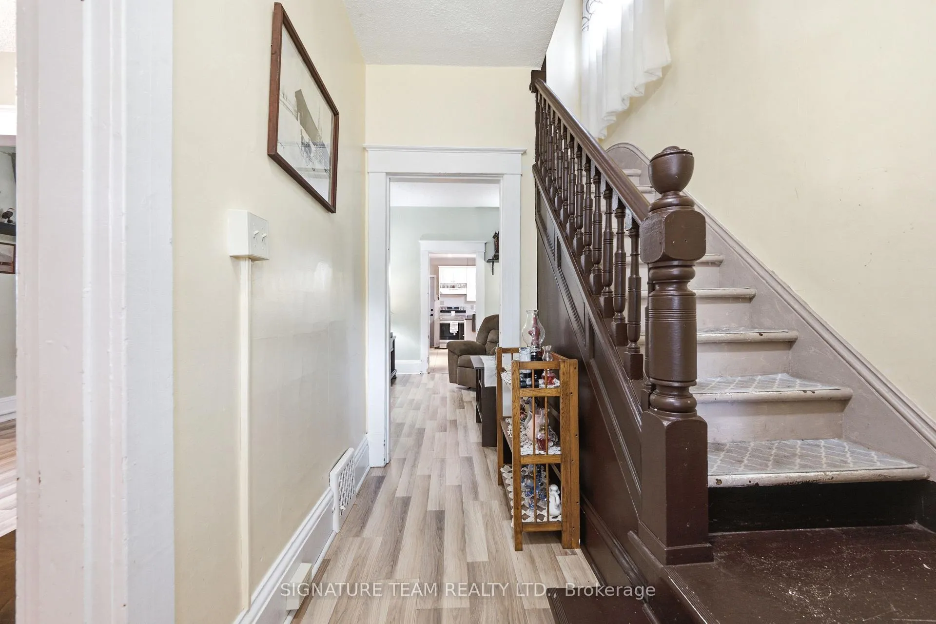 Photo 4 of 652 Moffat Street, Pembroke, Pembroke — HOMEH