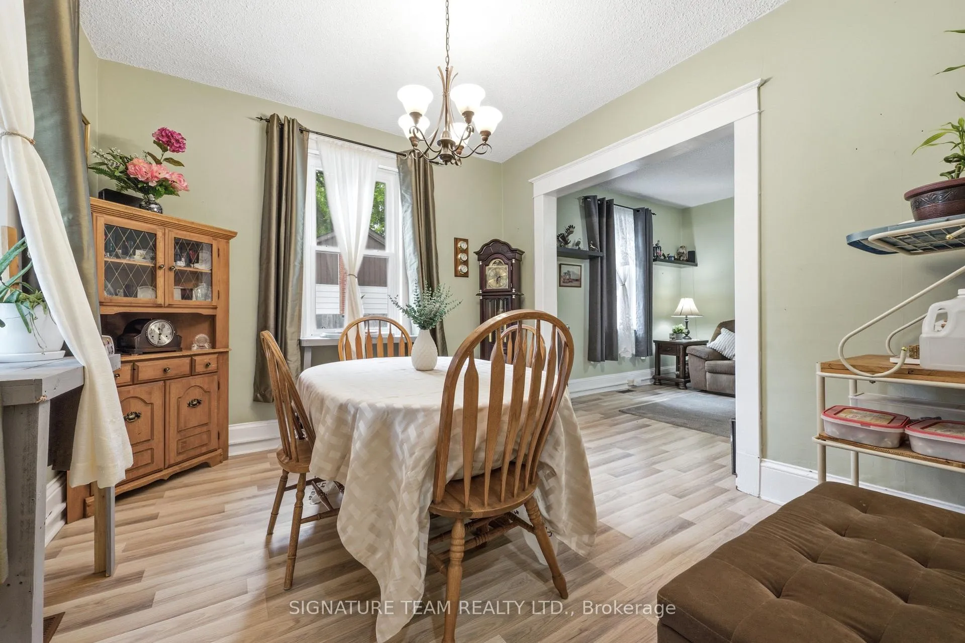 Photo 5 of 652 Moffat Street, Pembroke, Pembroke — HOMEH