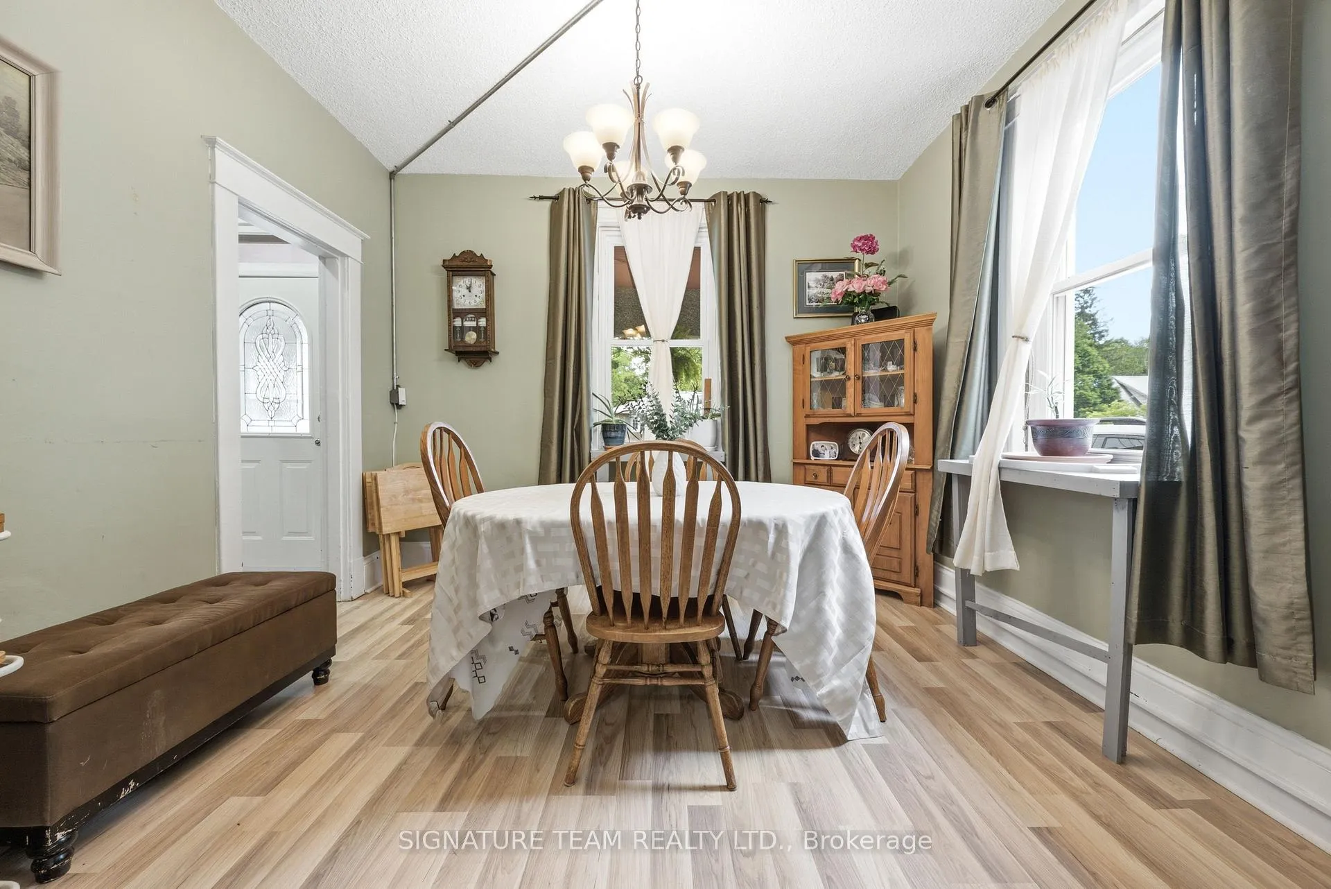 Photo 6 of 652 Moffat Street, Pembroke, Pembroke — HOMEH