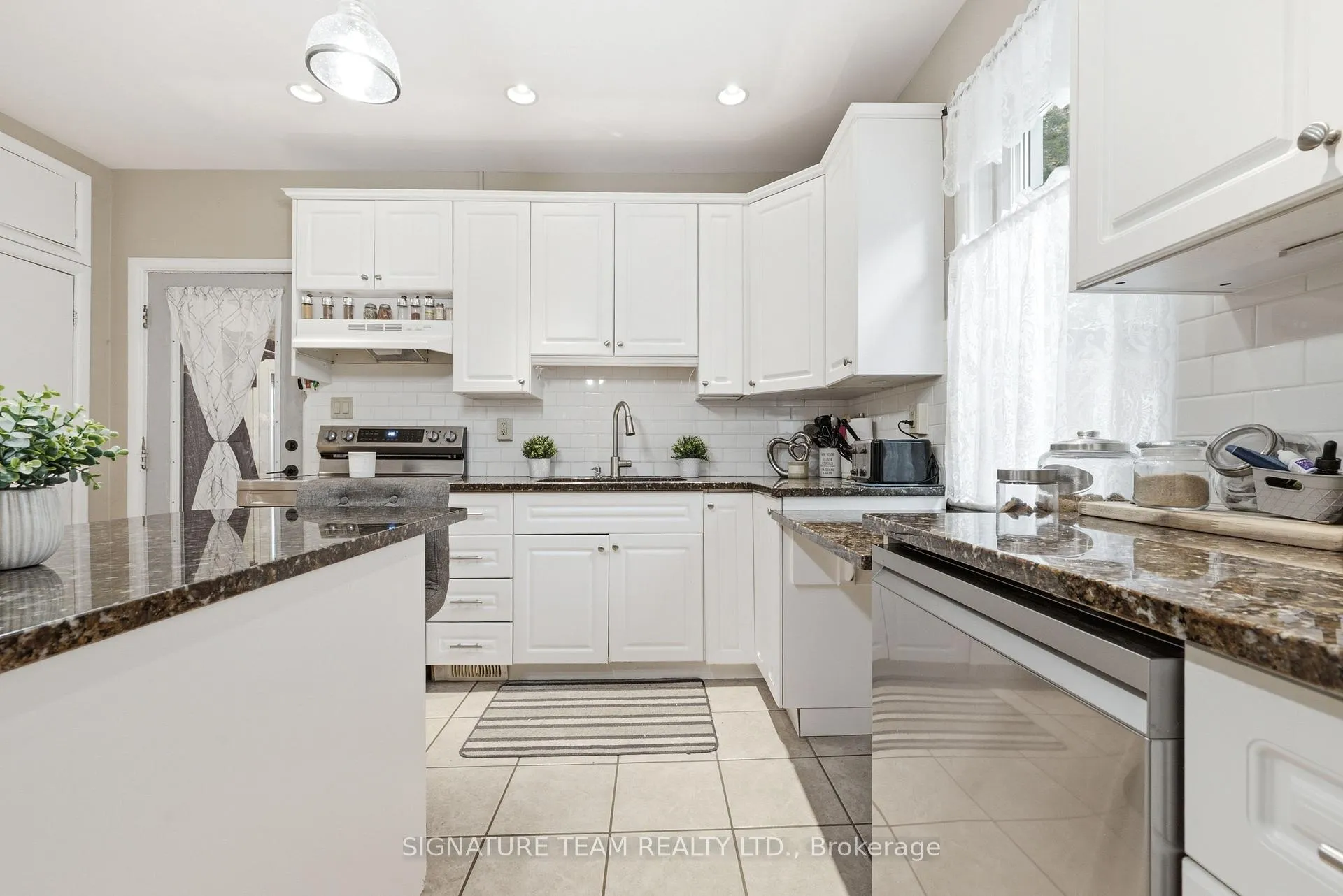 Photo 12 of 652 Moffat Street, Pembroke, Pembroke — HOMEH