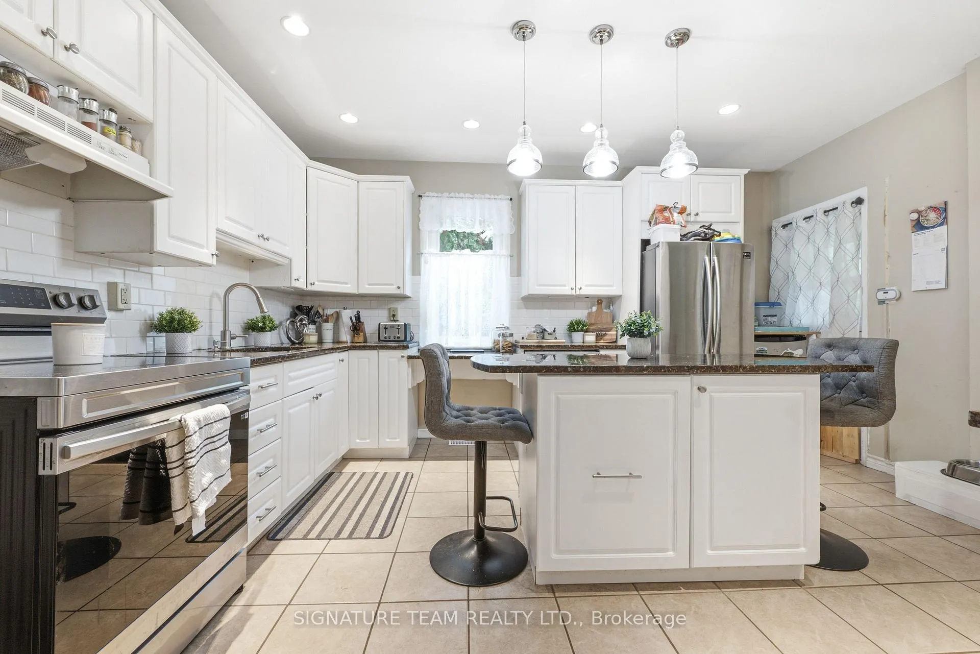 Photo 13 of 652 Moffat Street, Pembroke, Pembroke — HOMEH