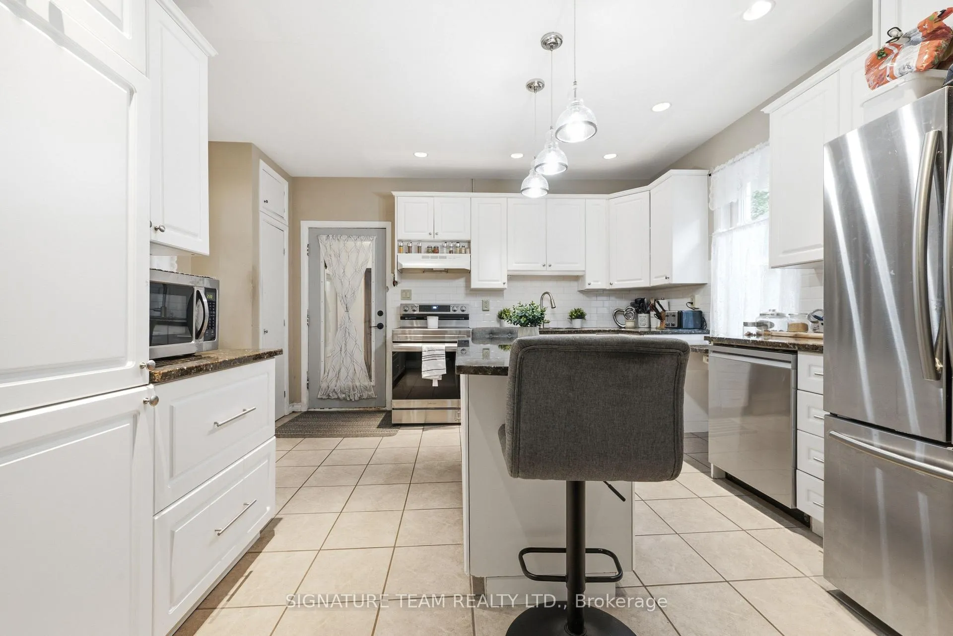 Photo 14 of 652 Moffat Street, Pembroke, Pembroke — HOMEH