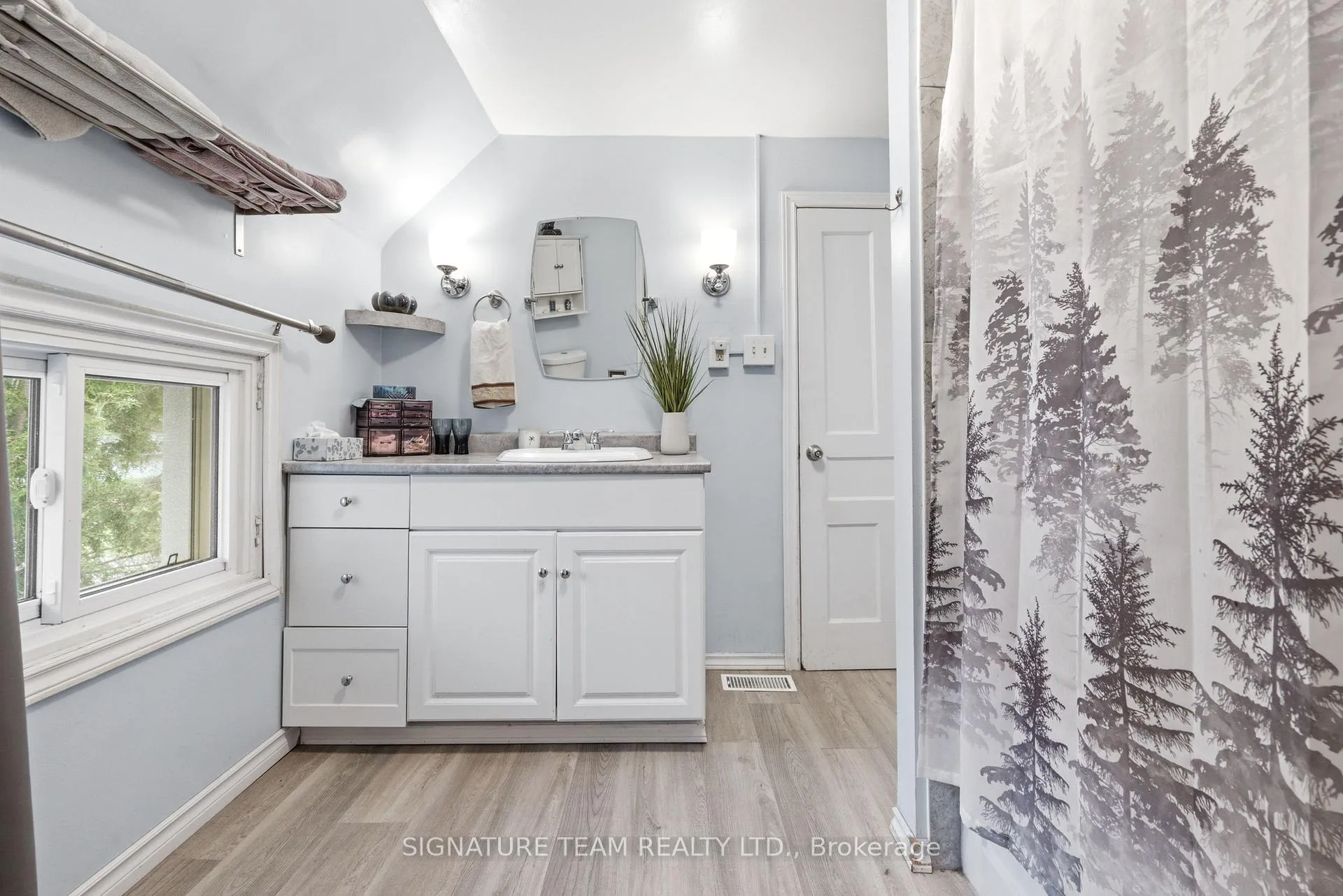 Photo 18 of 652 Moffat Street, Pembroke, Pembroke — HOMEH