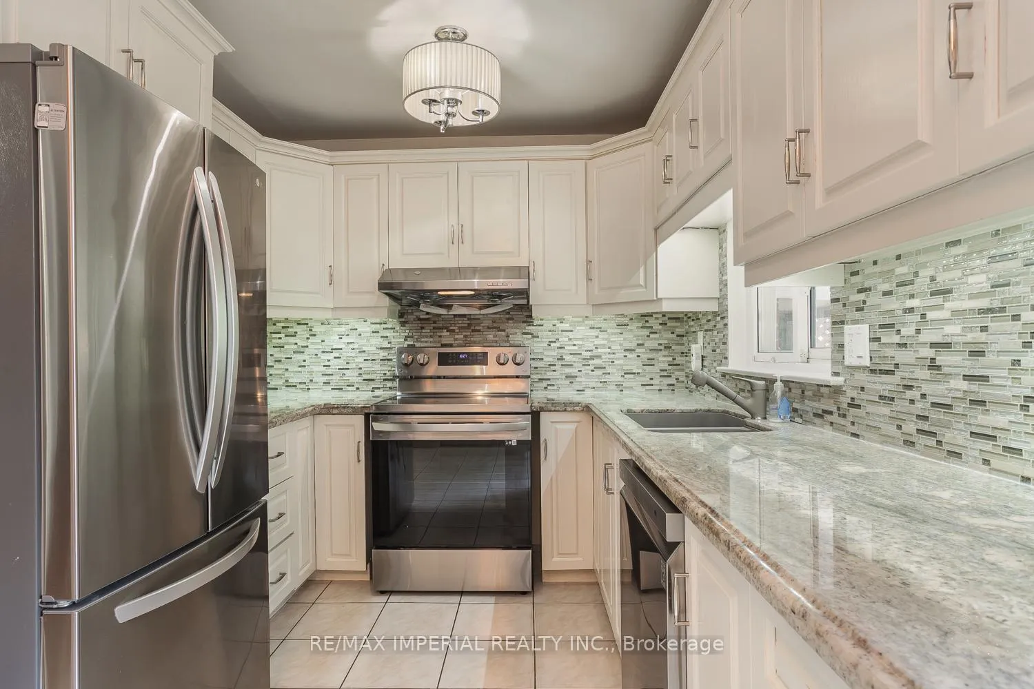 Photo 8 of 48 Carlton Road, Markham, Unionville — HOMEH