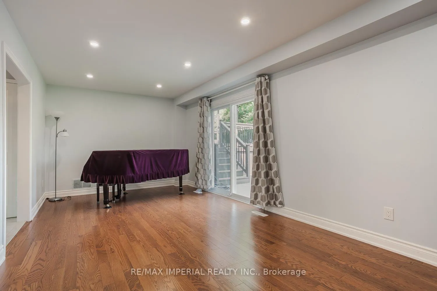 Photo 9 of 48 Carlton Road, Markham, Unionville — HOMEH