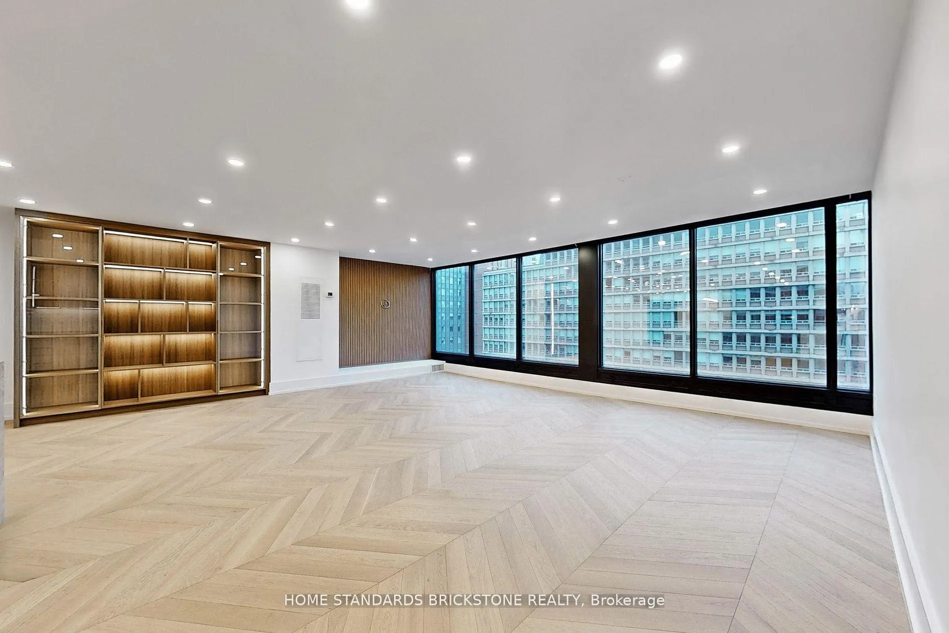 Photo of Unit 1009, 110 Bloor Street W