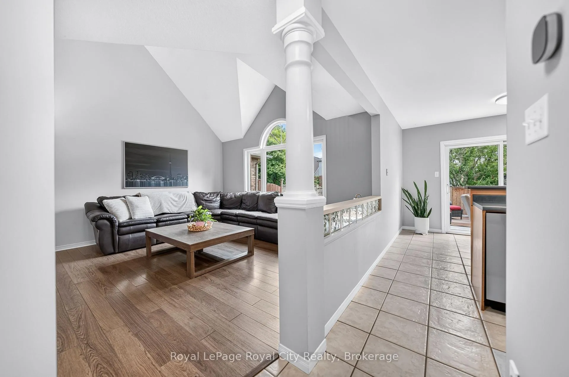 Photo 8 of 15 Camm Crescent, Guelph, Pineridge/Westminster Woods — HOMEH