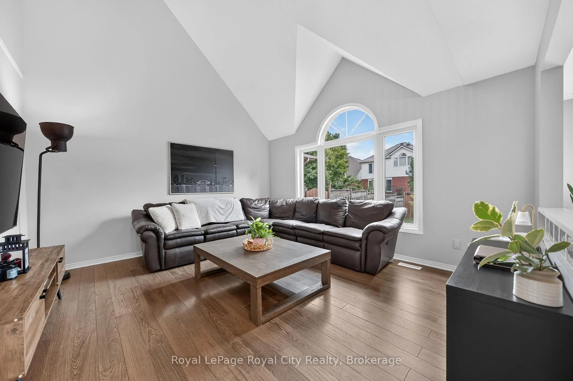 Photo 9 of 15 Camm Crescent, Guelph, Pineridge/Westminster Woods — HOMEH