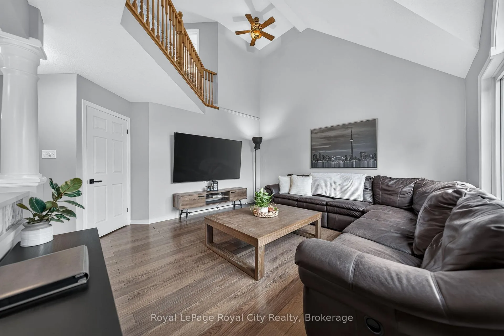 Photo 10 of 15 Camm Crescent, Guelph, Pineridge/Westminster Woods — HOMEH