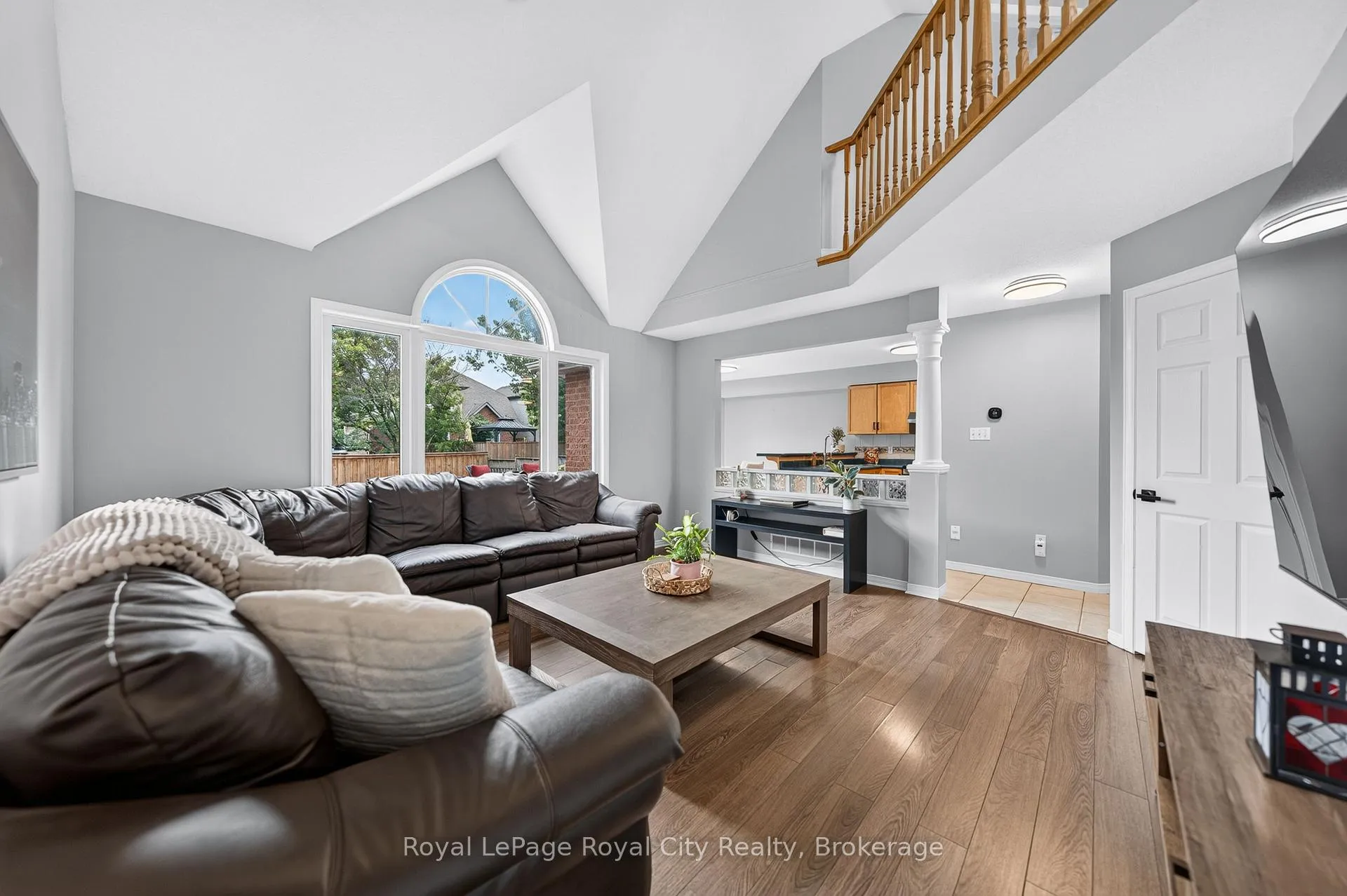 Photo 11 of 15 Camm Crescent, Guelph, Pineridge/Westminster Woods — HOMEH