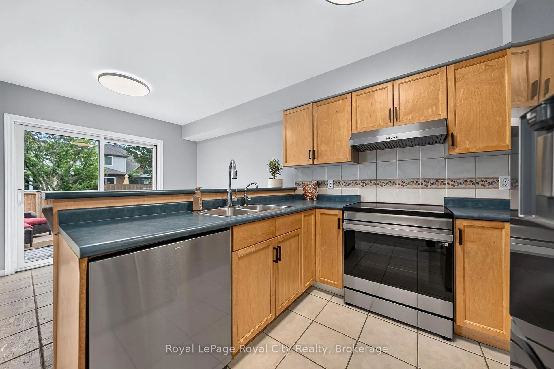 Photo 14 of 15 Camm Crescent, Guelph, Pineridge/Westminster Woods — HOMEH