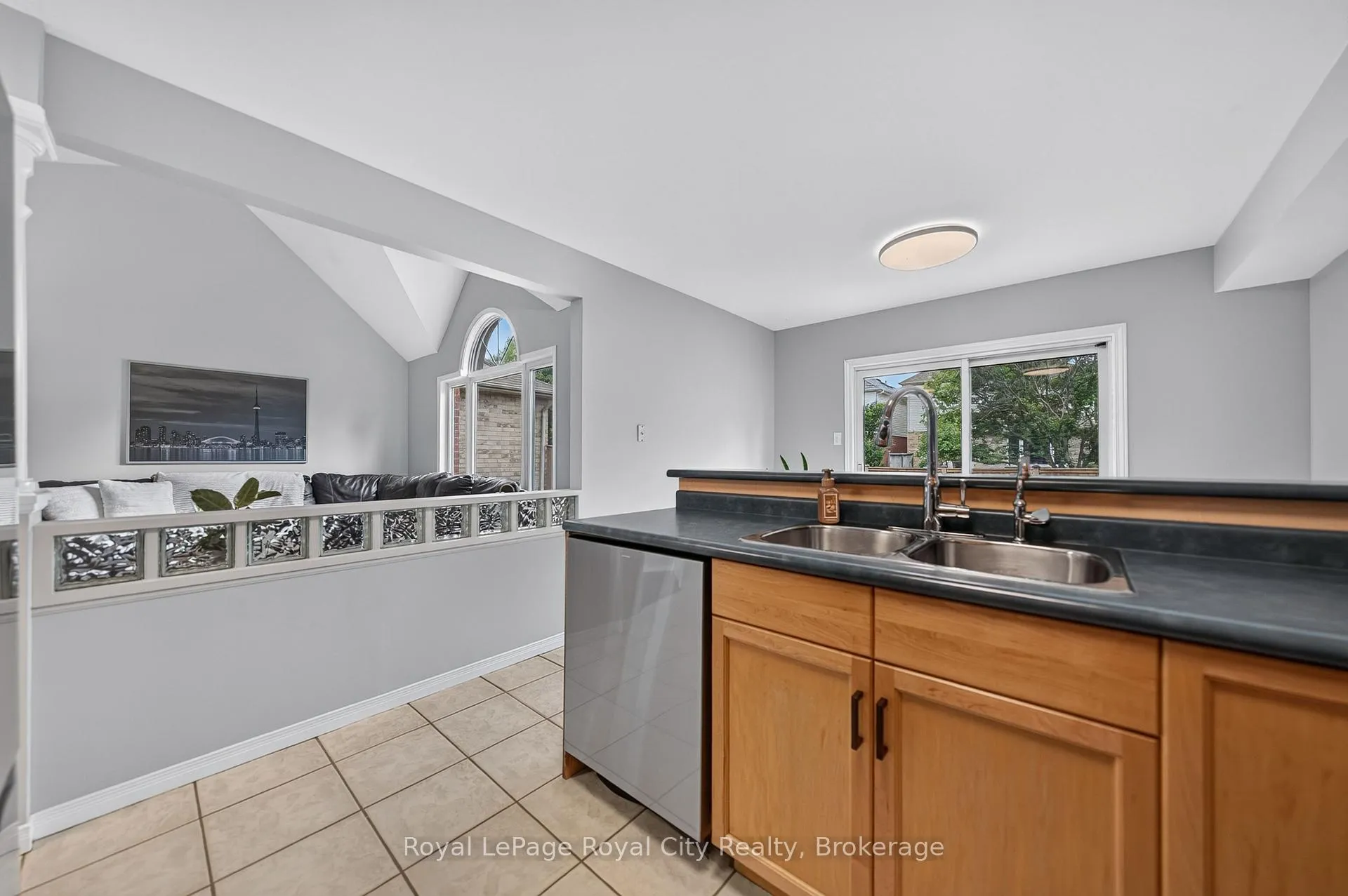 Photo 16 of 15 Camm Crescent, Guelph, Pineridge/Westminster Woods — HOMEH