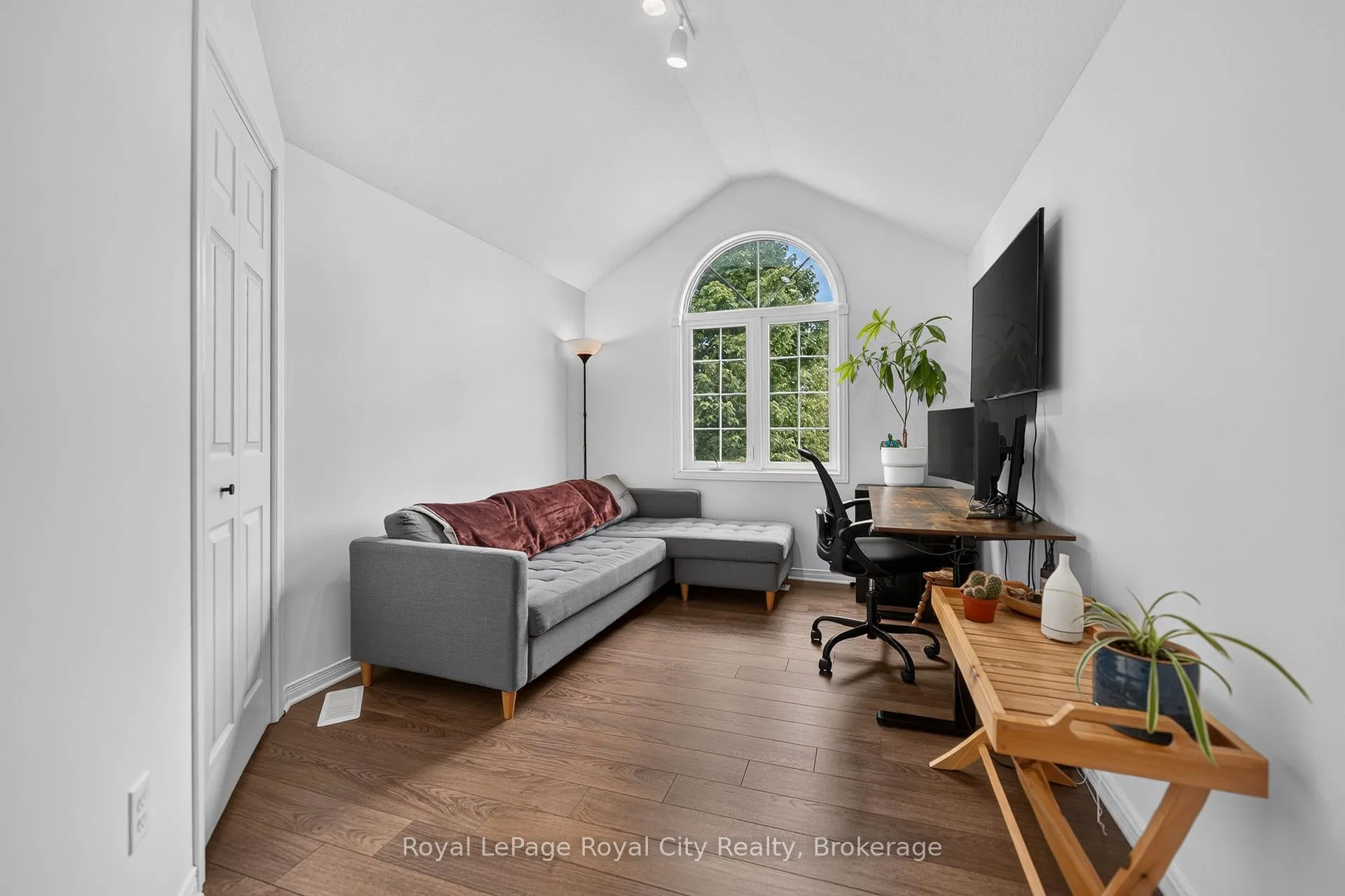 Photo 24 of 15 Camm Crescent, Guelph, Pineridge/Westminster Woods — HOMEH