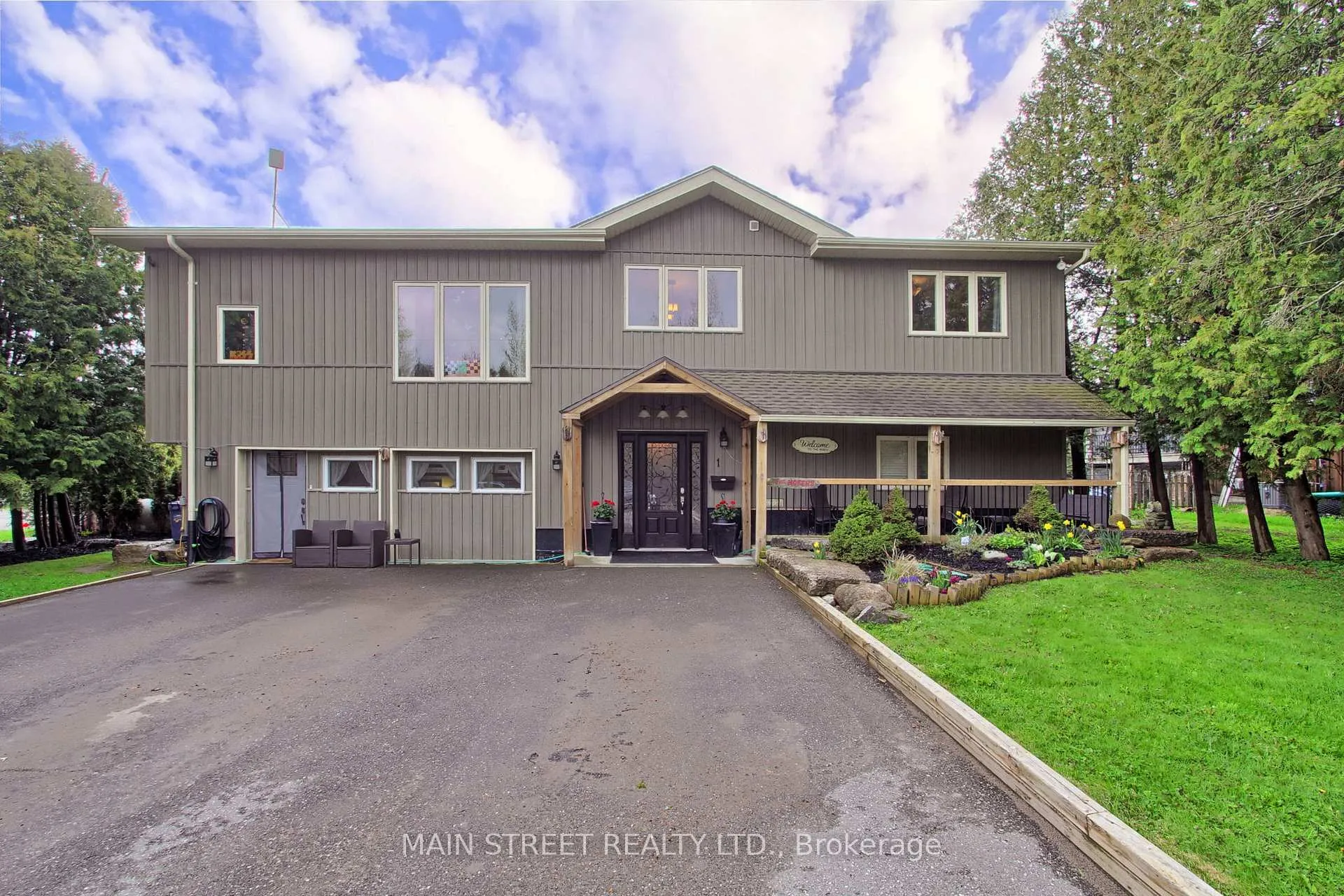 Photo 2 of 1 Mustard Street, Uxbridge, Rural Uxbridge — HOMEH