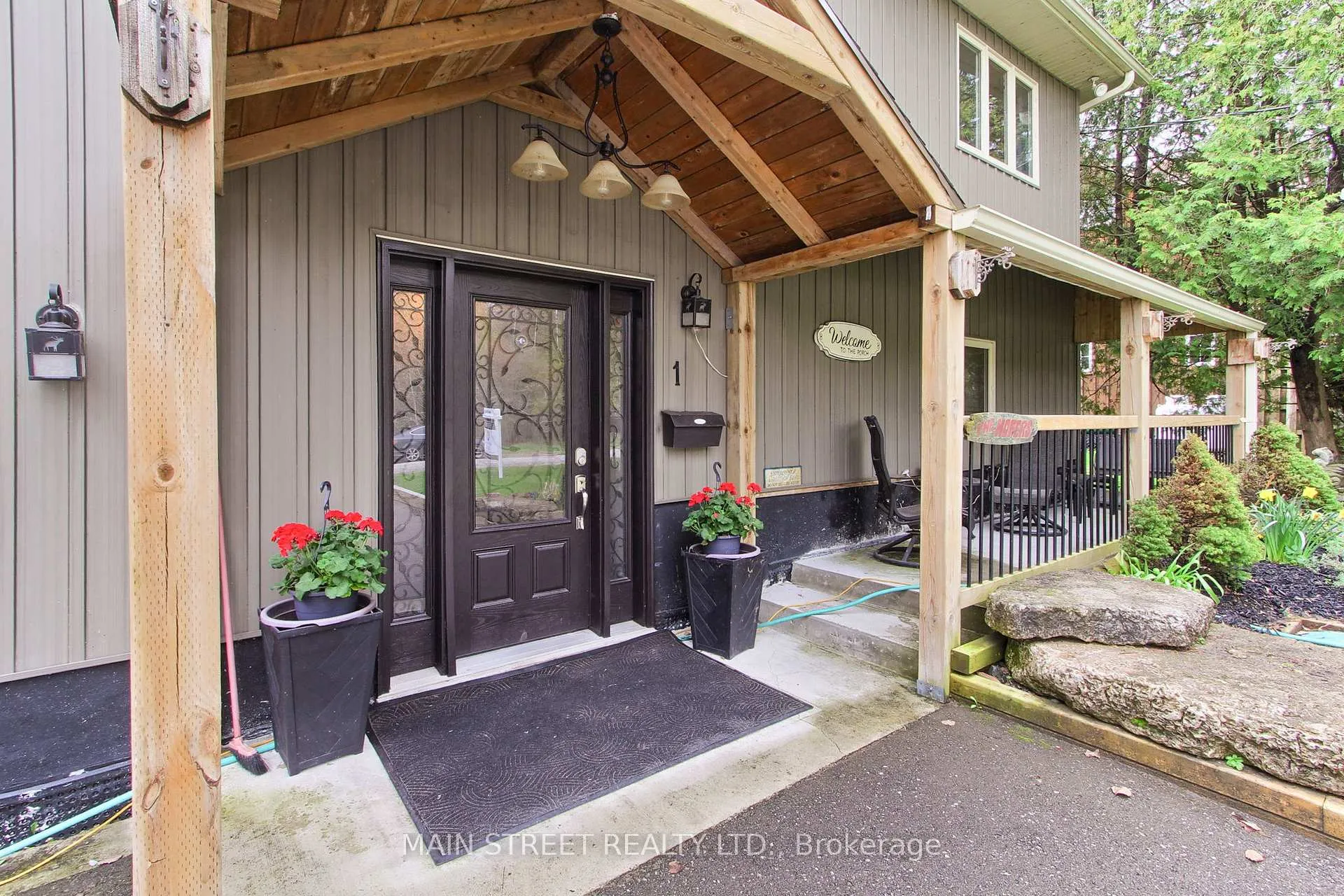 Photo 3 of 1 Mustard Street, Uxbridge, Rural Uxbridge — HOMEH