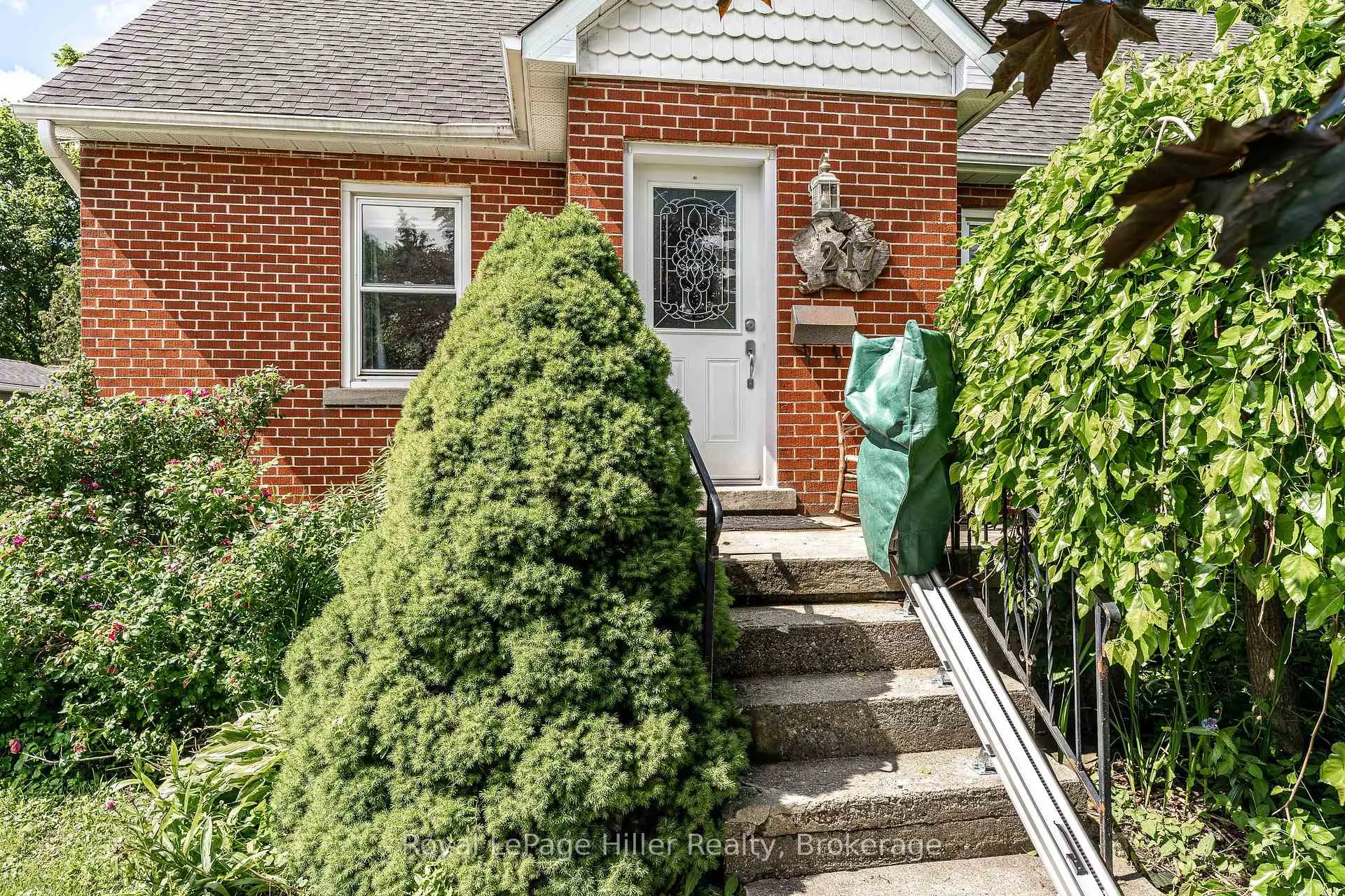 Photo 2 of 217 Norman Street, Stratford — HOMEH
