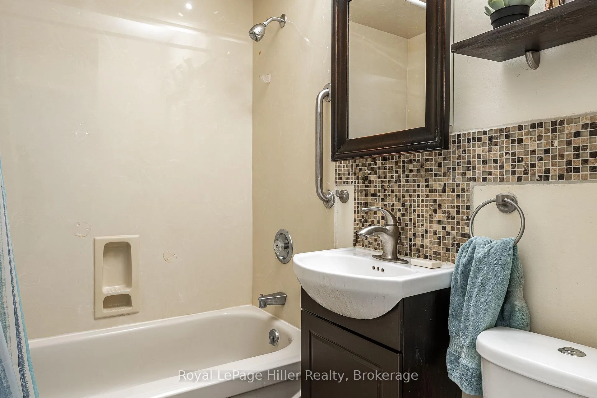 Photo 19 of 217 Norman Street, Stratford — HOMEH