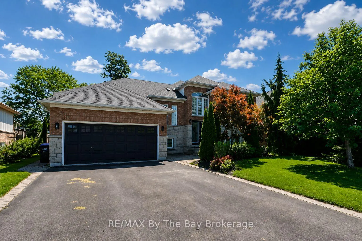 Photo 2 of 121 Royal Beech Drive, Wasaga Beach — HOMEH