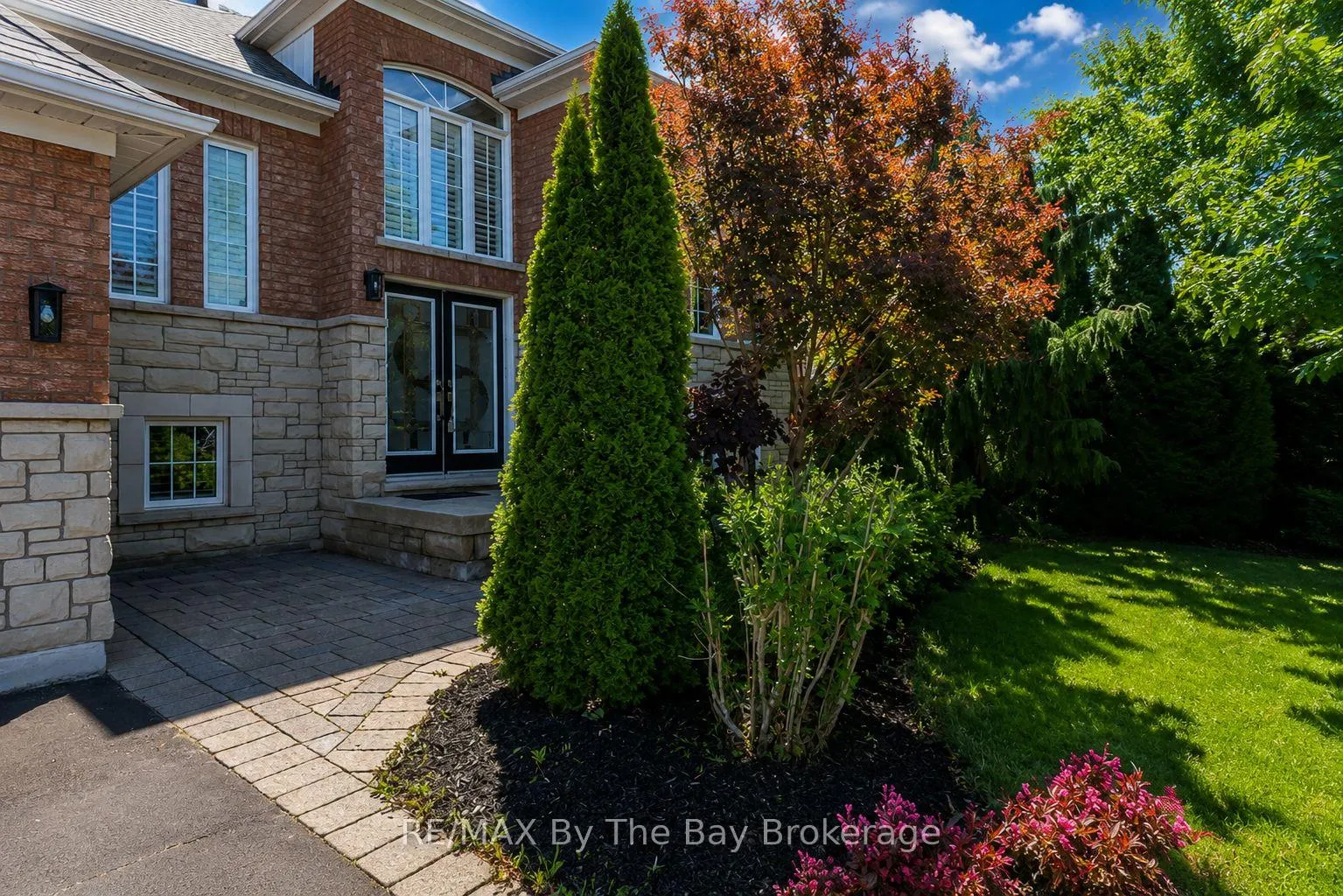 Photo 1 of 121 Royal Beech Drive, Wasaga Beach — HOMEH