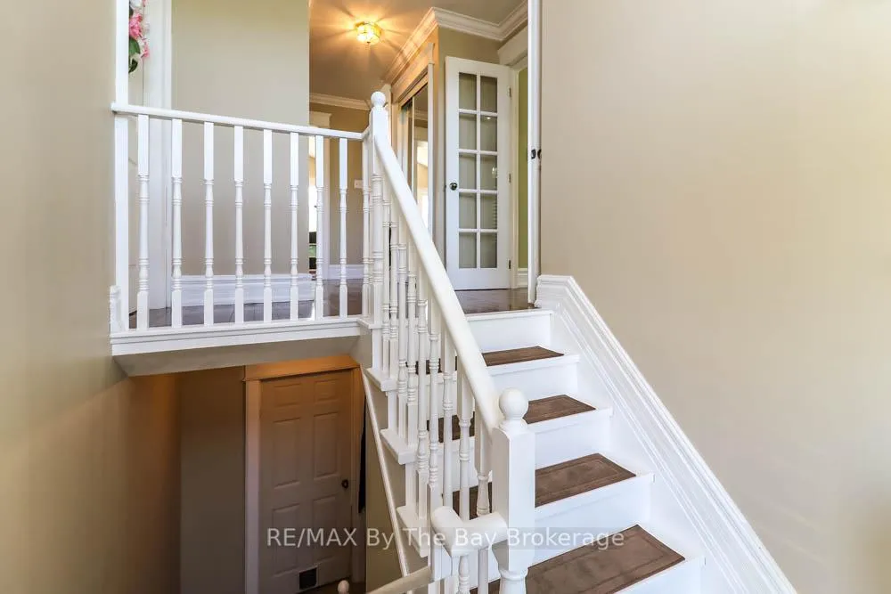 Photo 4 of 121 Royal Beech Drive, Wasaga Beach — HOMEH
