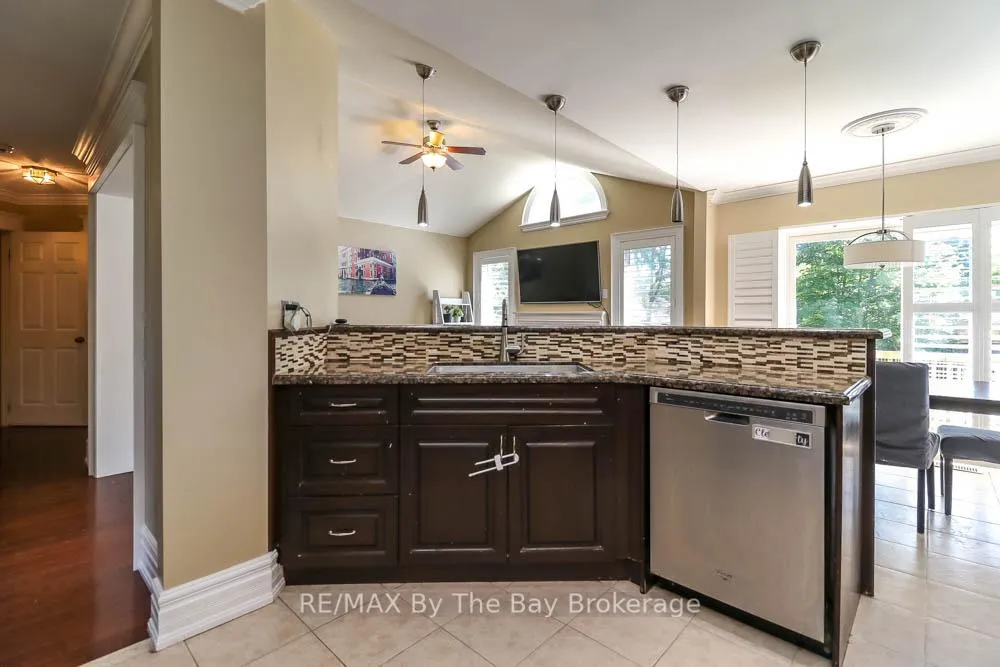Photo 7 of 121 Royal Beech Drive, Wasaga Beach — HOMEH