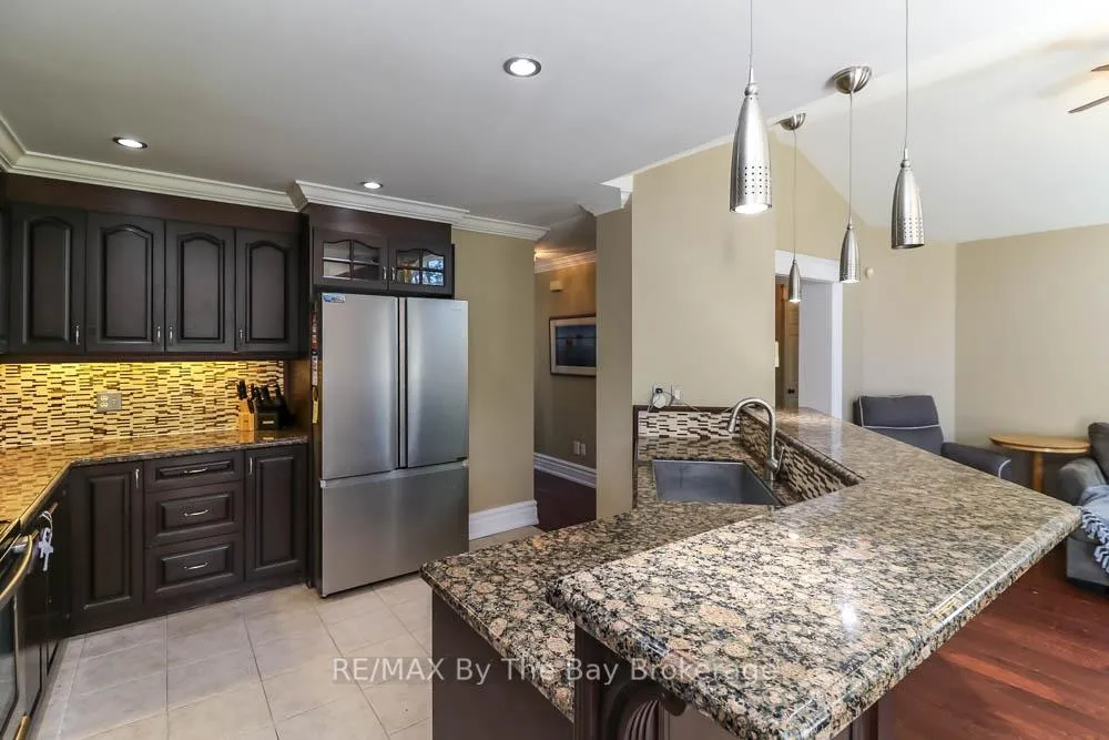 Photo 8 of 121 Royal Beech Drive, Wasaga Beach — HOMEH