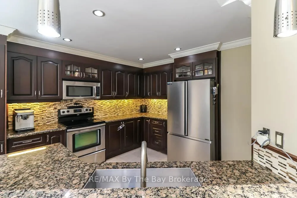 Photo 9 of 121 Royal Beech Drive, Wasaga Beach — HOMEH