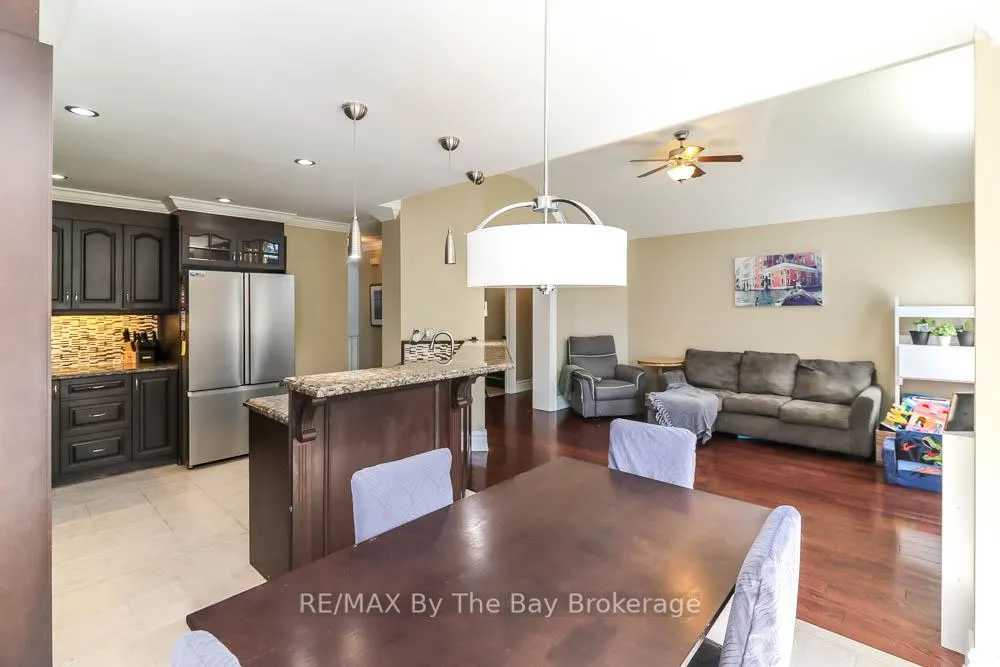 Photo 11 of 121 Royal Beech Drive, Wasaga Beach — HOMEH