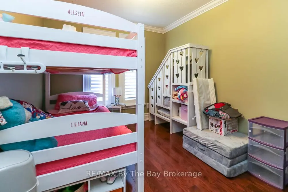 Photo 14 of 121 Royal Beech Drive, Wasaga Beach — HOMEH