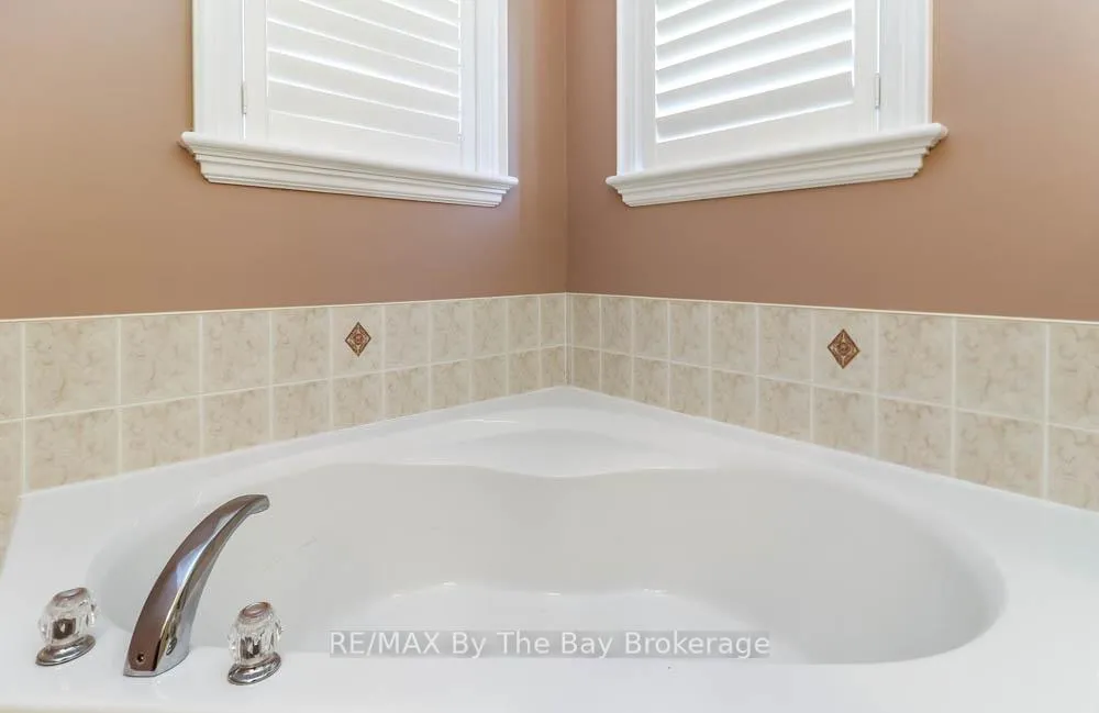 Photo 21 of 121 Royal Beech Drive, Wasaga Beach — HOMEH
