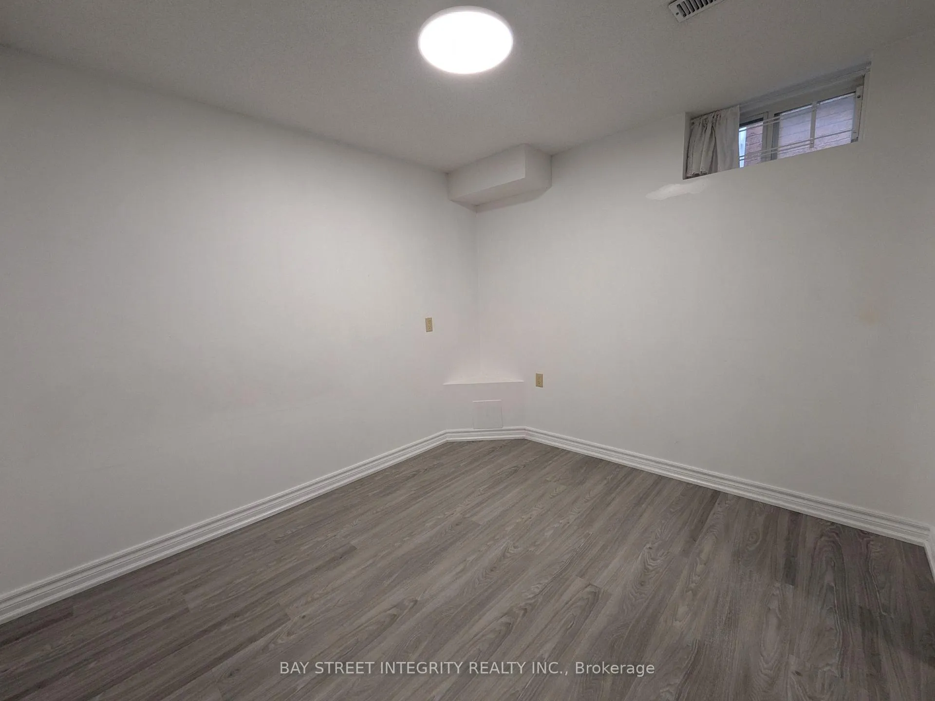 Photo 4 of Lower 37 Sandham Crescent, Markham, Middlefield — HOMEH